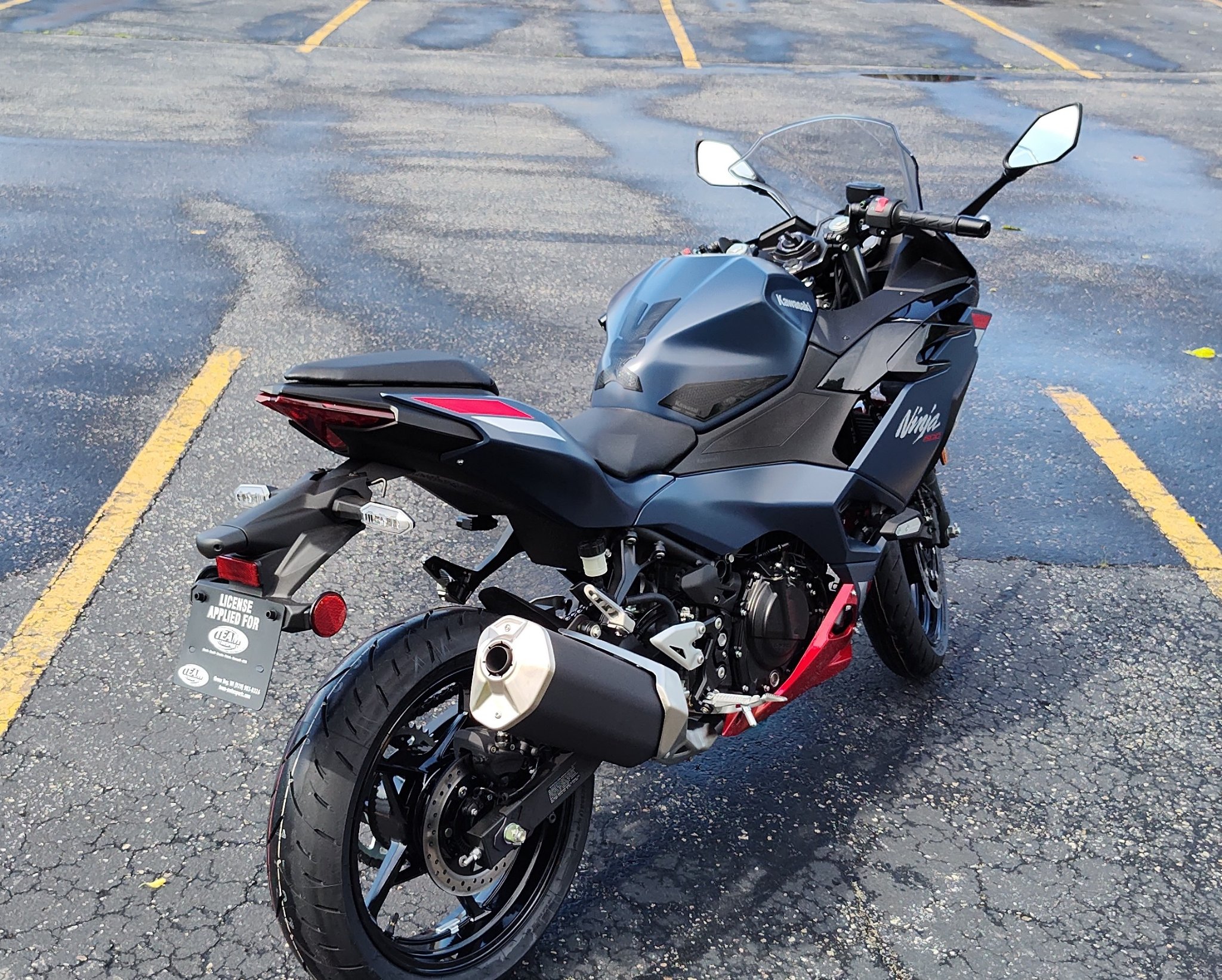 2026 Kawasaki Ninja® 500 SE ABS 4