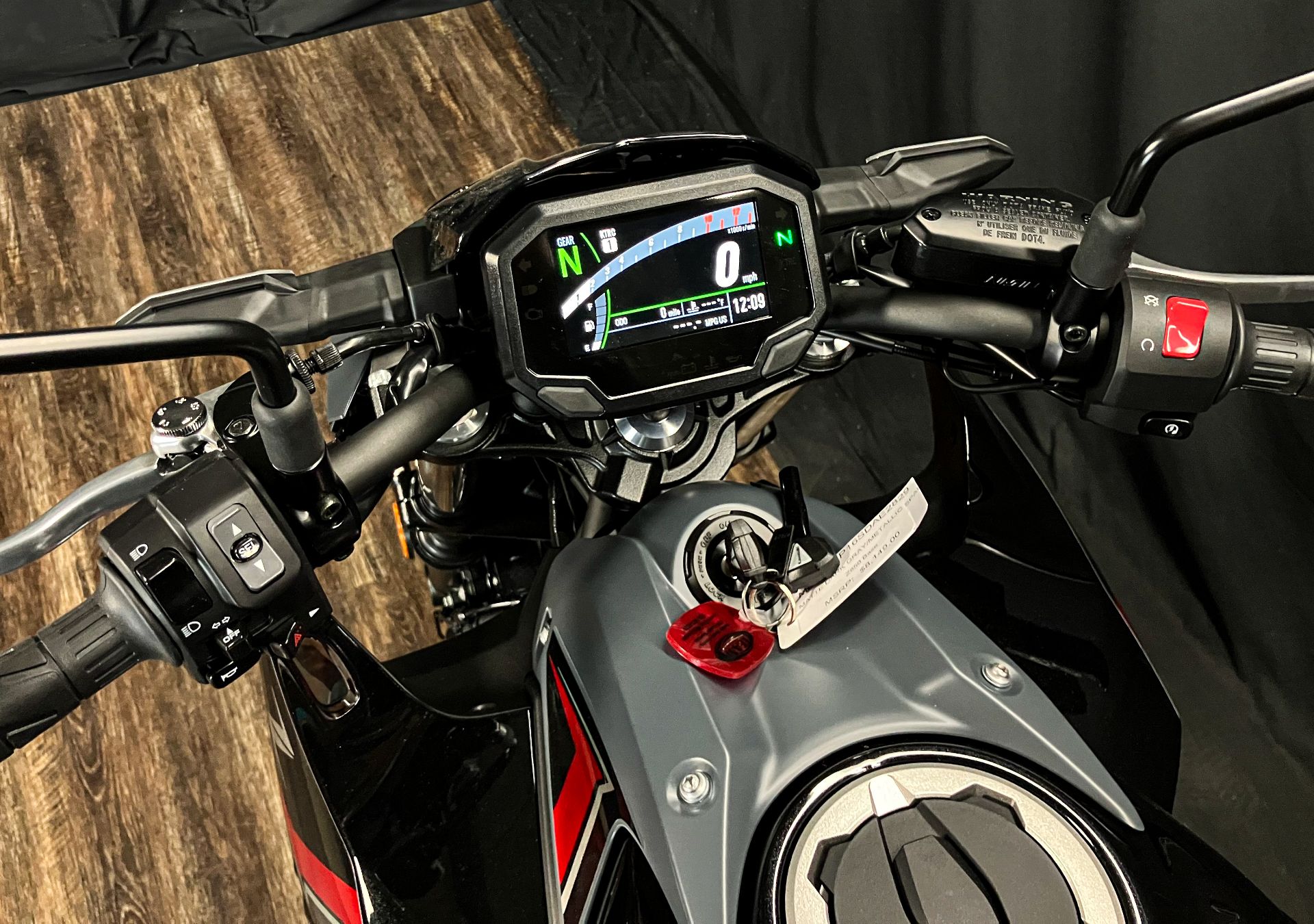2025 Kawasaki Z650 8