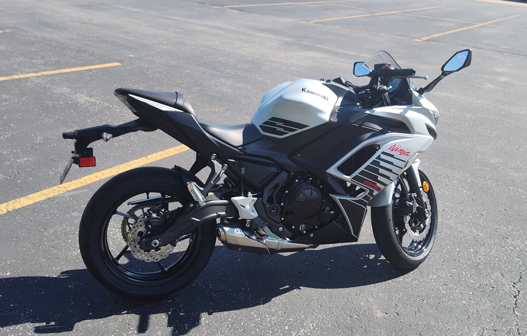 2026 Kawasaki Ninja® 650 ABS 4