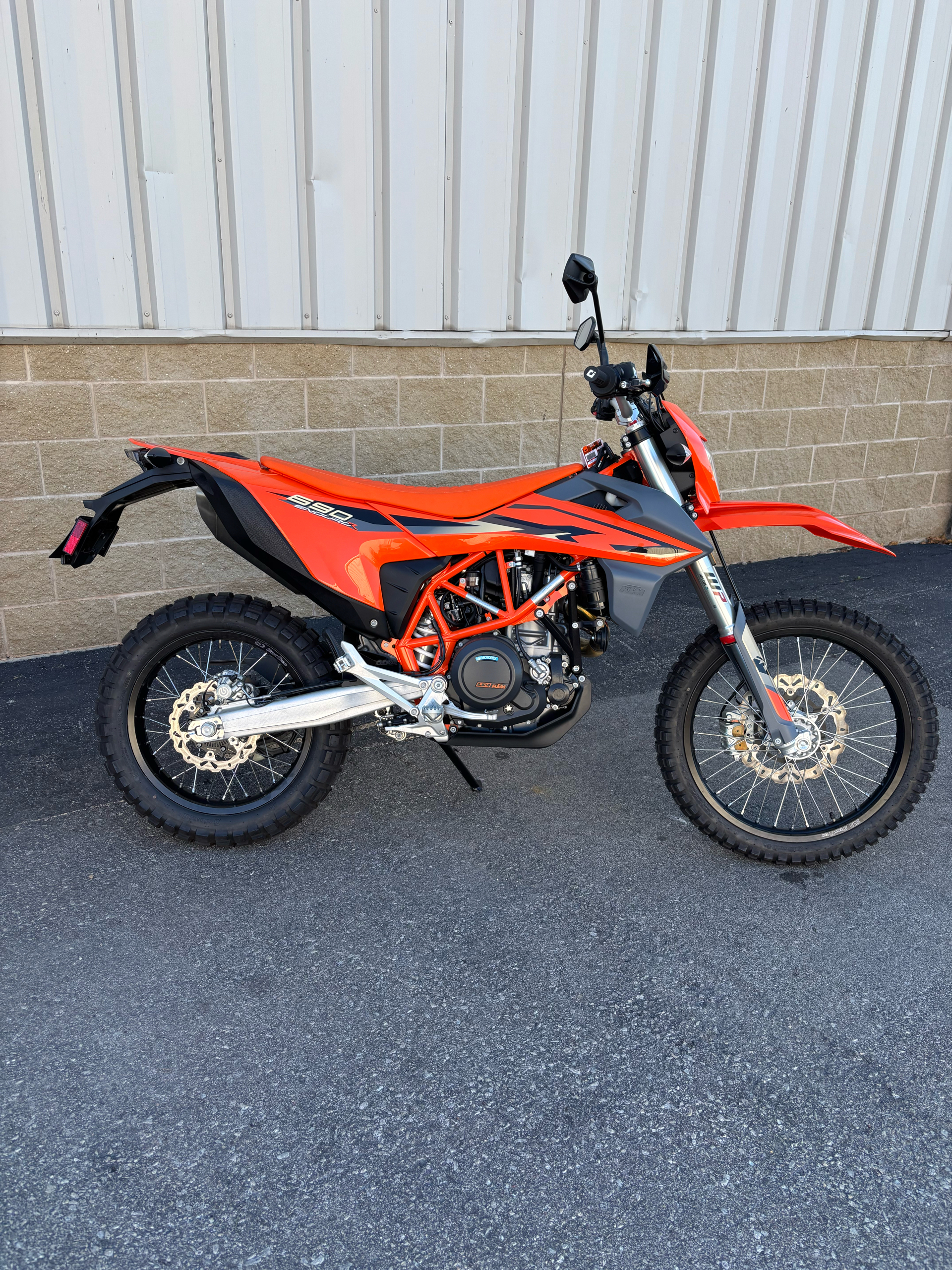 New 2024 KTM 690 Enduro R, De Pere WI | Specs, Price, Photos
