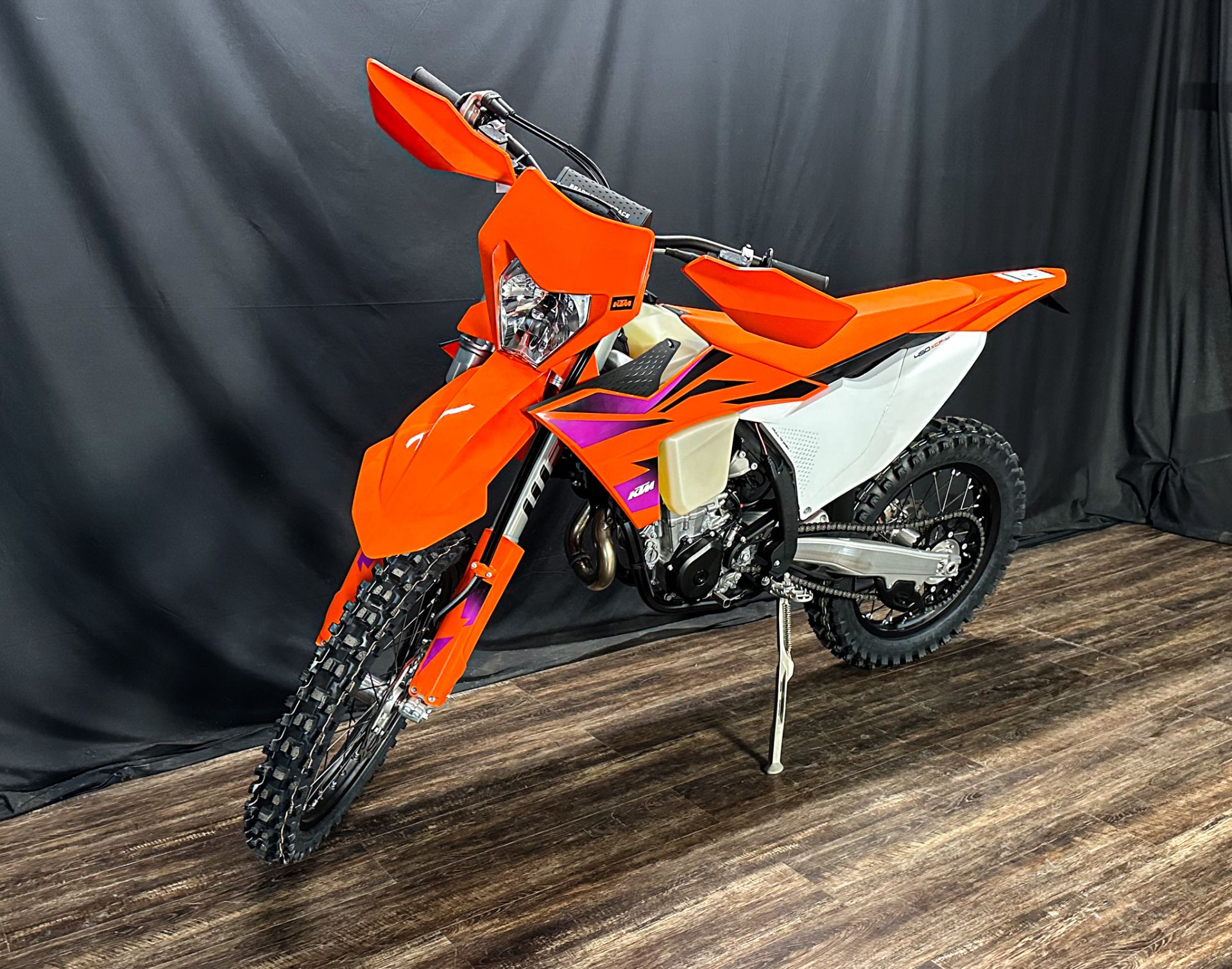 New 2024 KTM 450 XCF-W, De Pere WI | Specs, Price, Photos | Orange