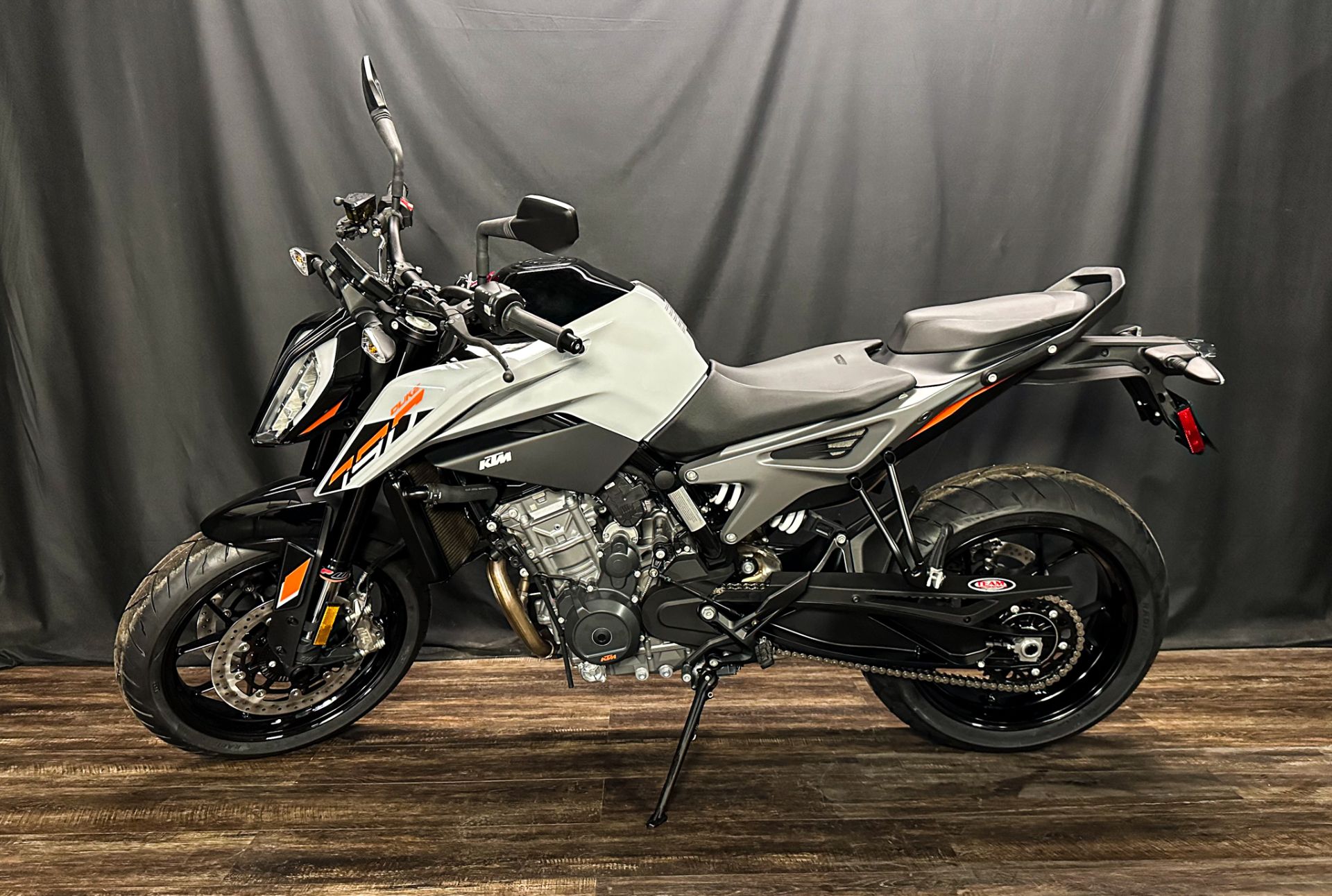 2024 KTM 790 Duke 3