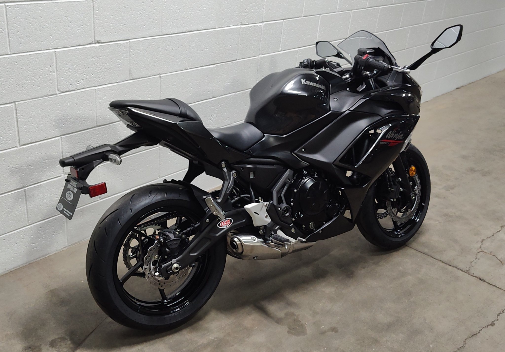 2026 Kawasaki Ninja® 650 3
