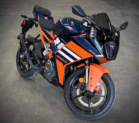New 2024 KTM RC 390, De Pere WI | Specs, Price, Photos | Blue 31842