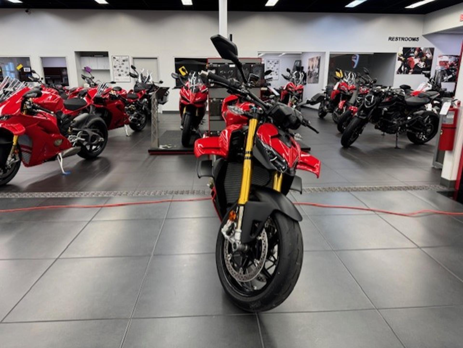 2026 Ducati Streetfighter V4 S in Fort Myers, Florida - Photo 2
