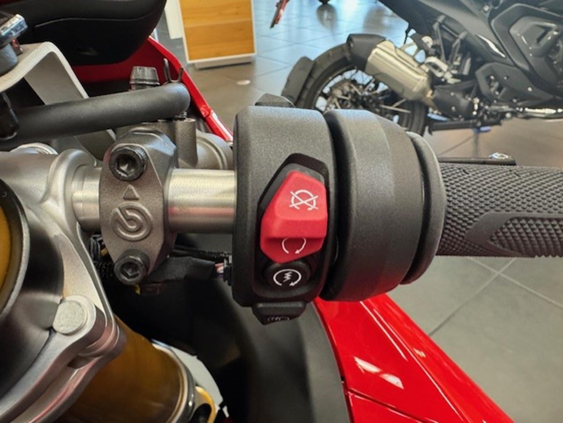 2025 Ducati Panigale V4 S in Fort Myers, Florida - Photo 7