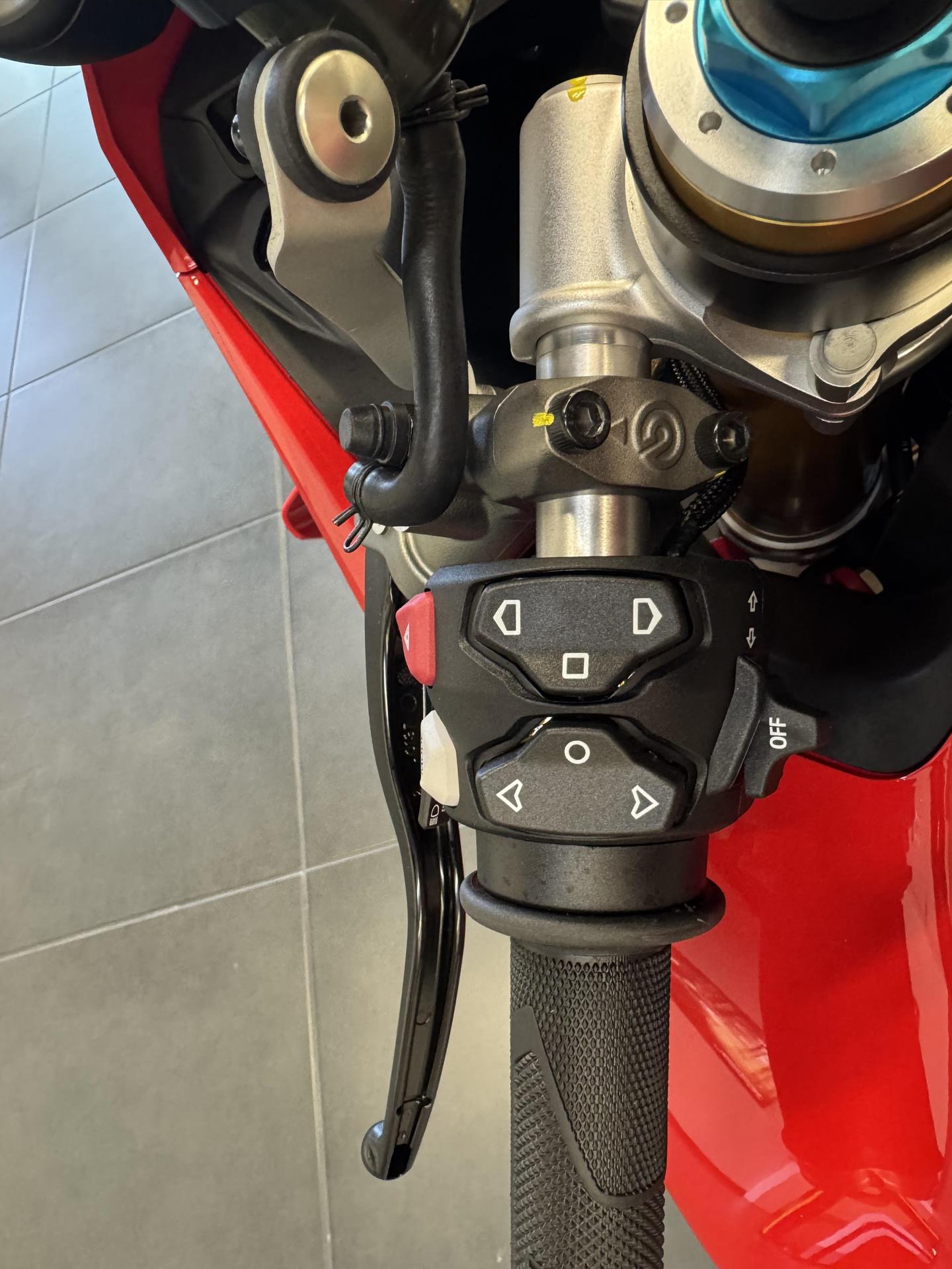 2025 Ducati Panigale V4 S in Fort Myers, Florida - Photo 9