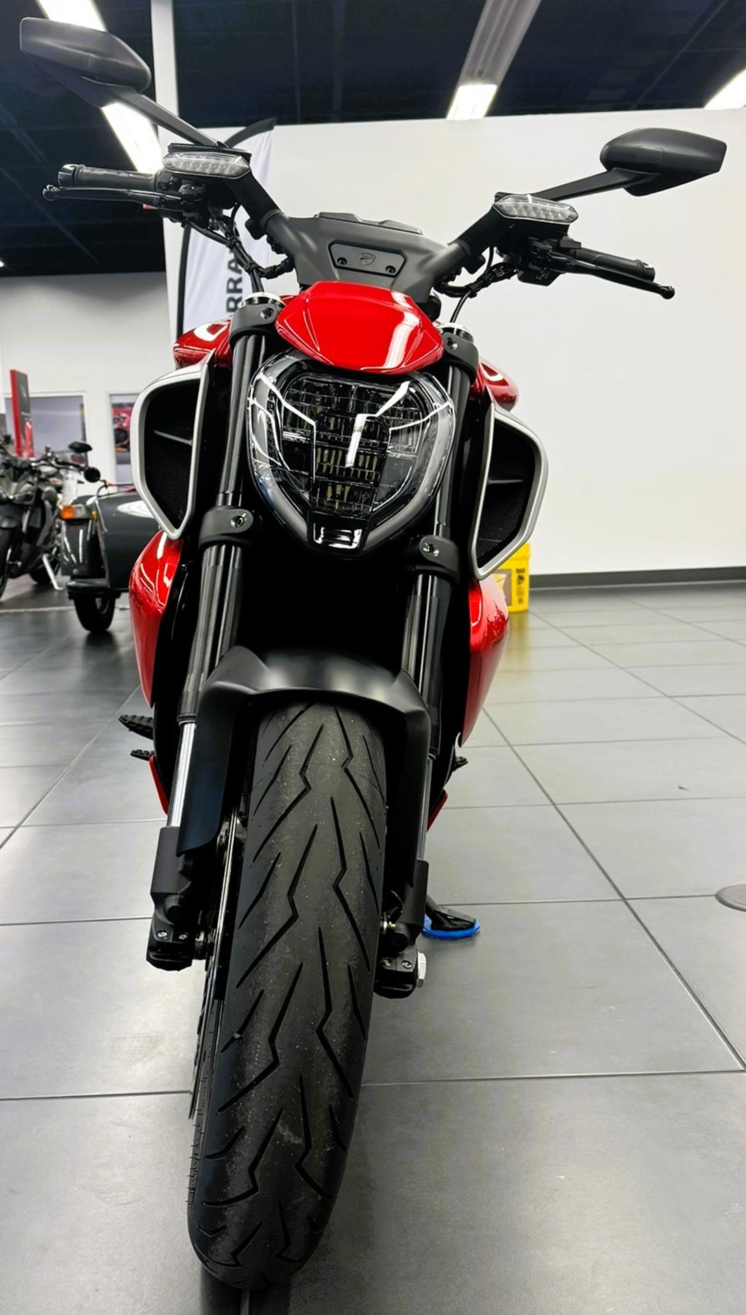 2025 Ducati Diavel V4 in Fort Myers, Florida - Photo 2