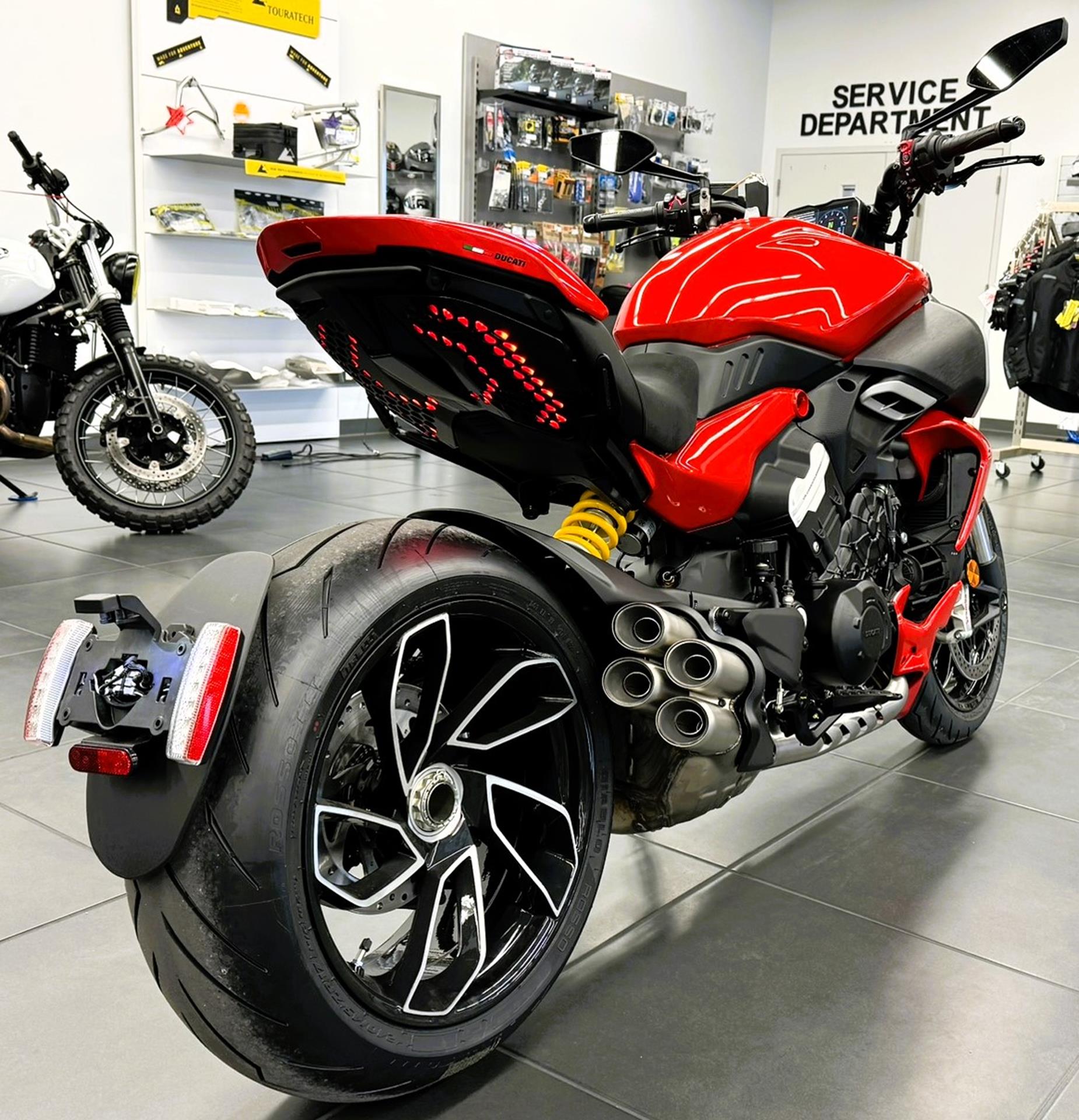 2025 Ducati Diavel V4 in Fort Myers, Florida - Photo 4