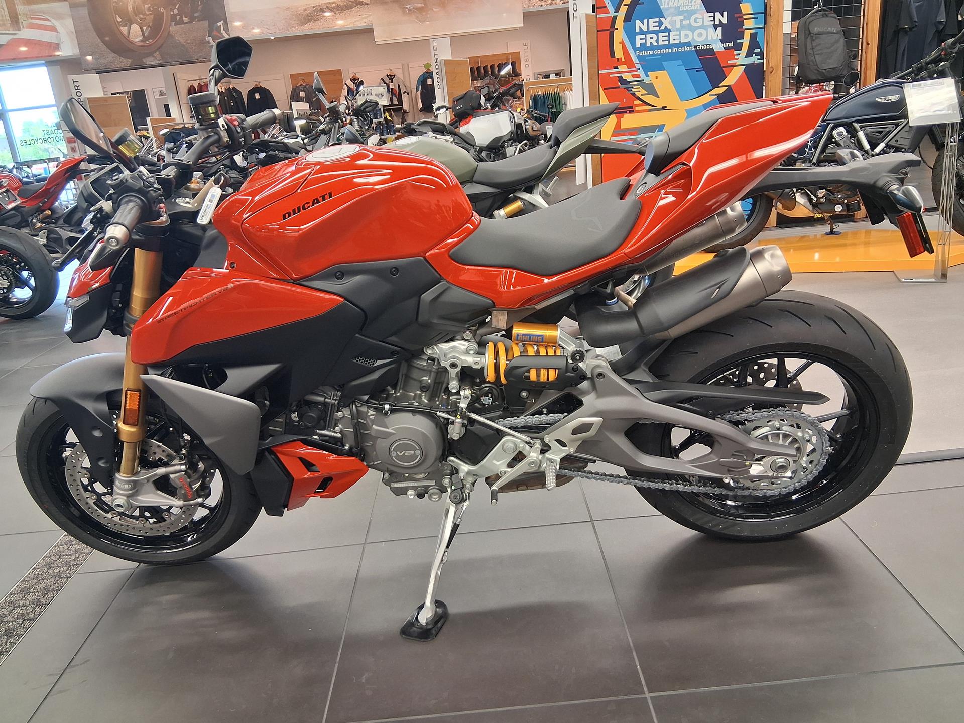 2025 Ducati Streetfighter V2 S in Fort Myers, Florida - Photo 4
