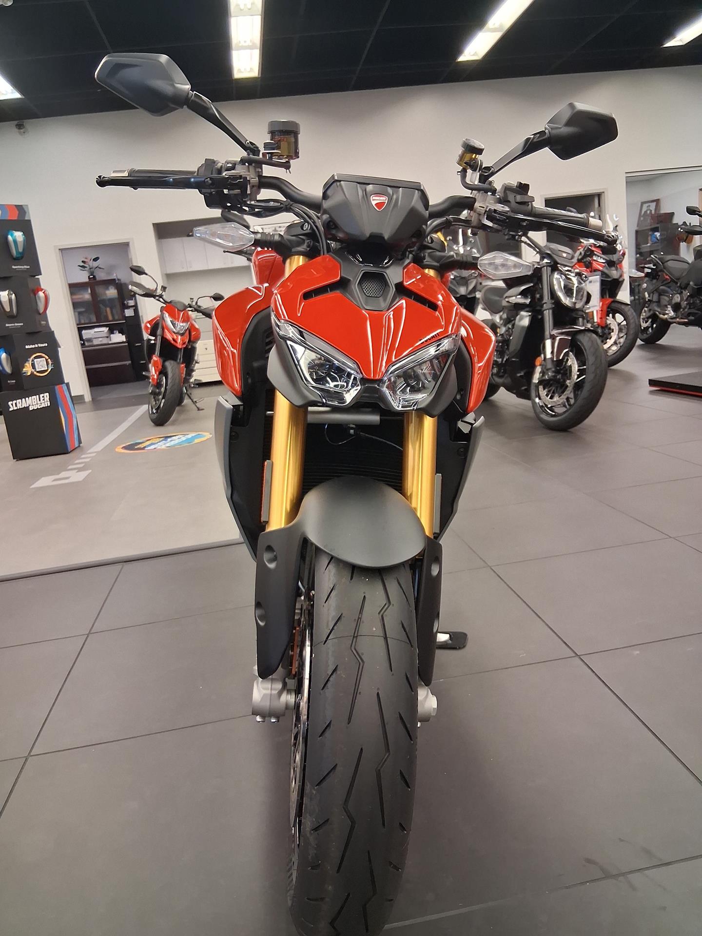 2025 Ducati Streetfighter V2 S in Fort Myers, Florida - Photo 5