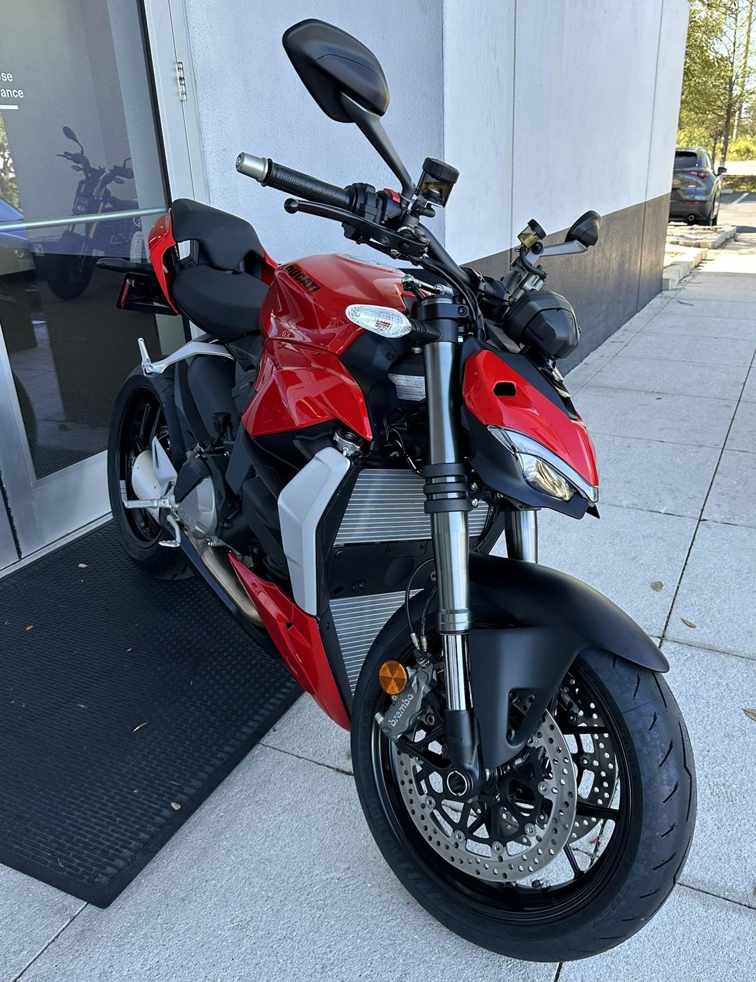 2025 Ducati Streetfighter V2 S in Fort Myers, Florida - Photo 2
