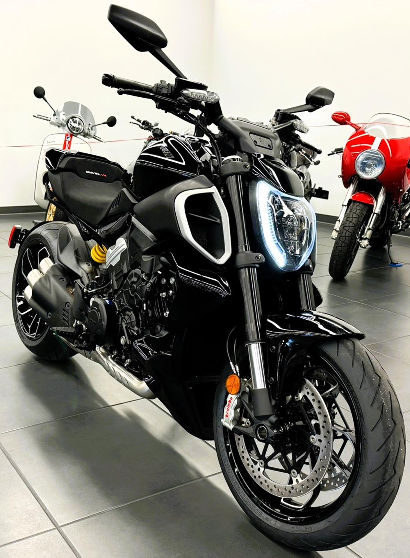 2025 Ducati Diavel V4 in Fort Myers, Florida - Photo 2