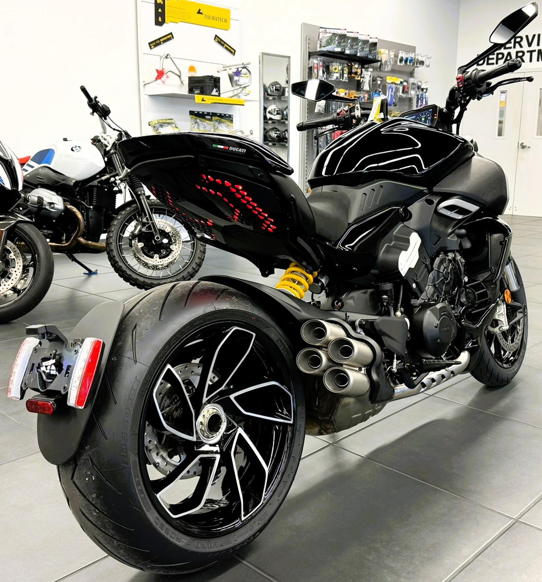 2025 Ducati Diavel V4 in Fort Myers, Florida - Photo 3