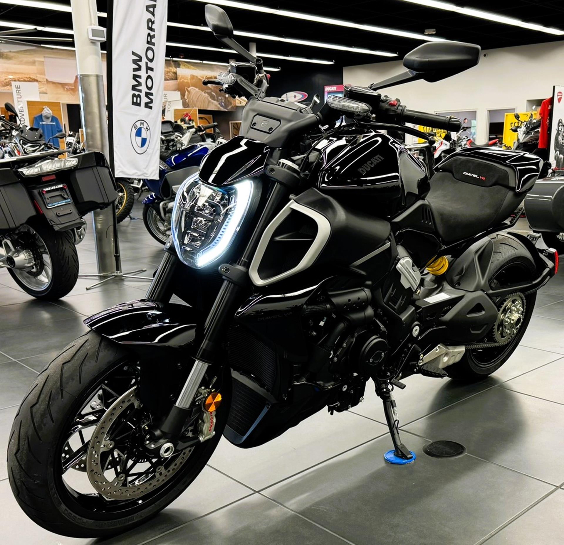 2025 Ducati Diavel V4 in Fort Myers, Florida - Photo 8
