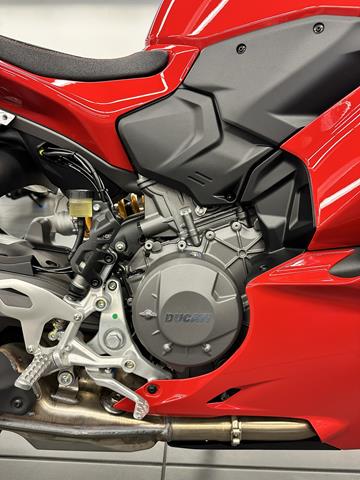 2025 Ducati Panigale V2 S in Fort Myers, Florida - Photo 6