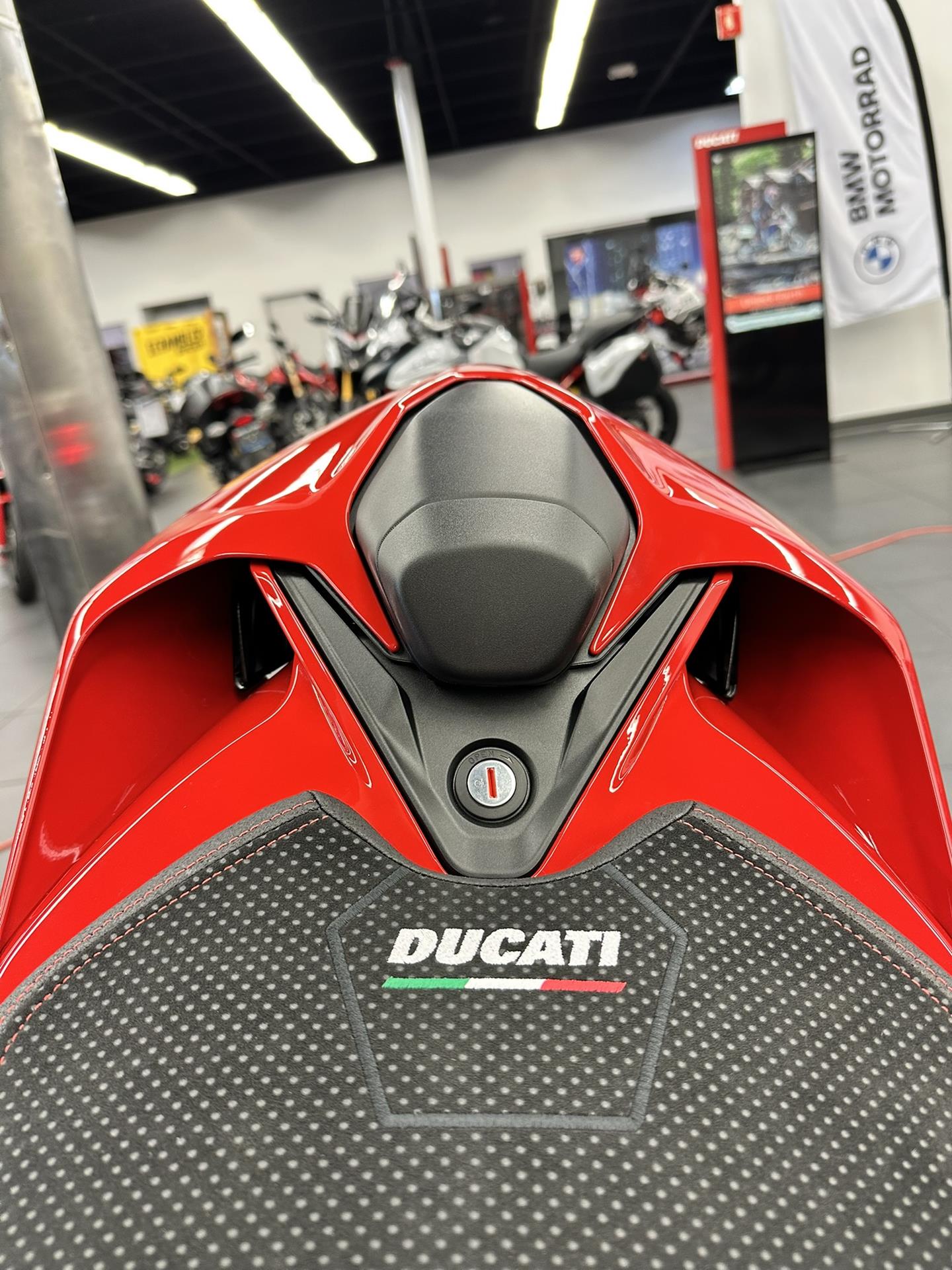 2025 Ducati Panigale V2 S in Fort Myers, Florida - Photo 10