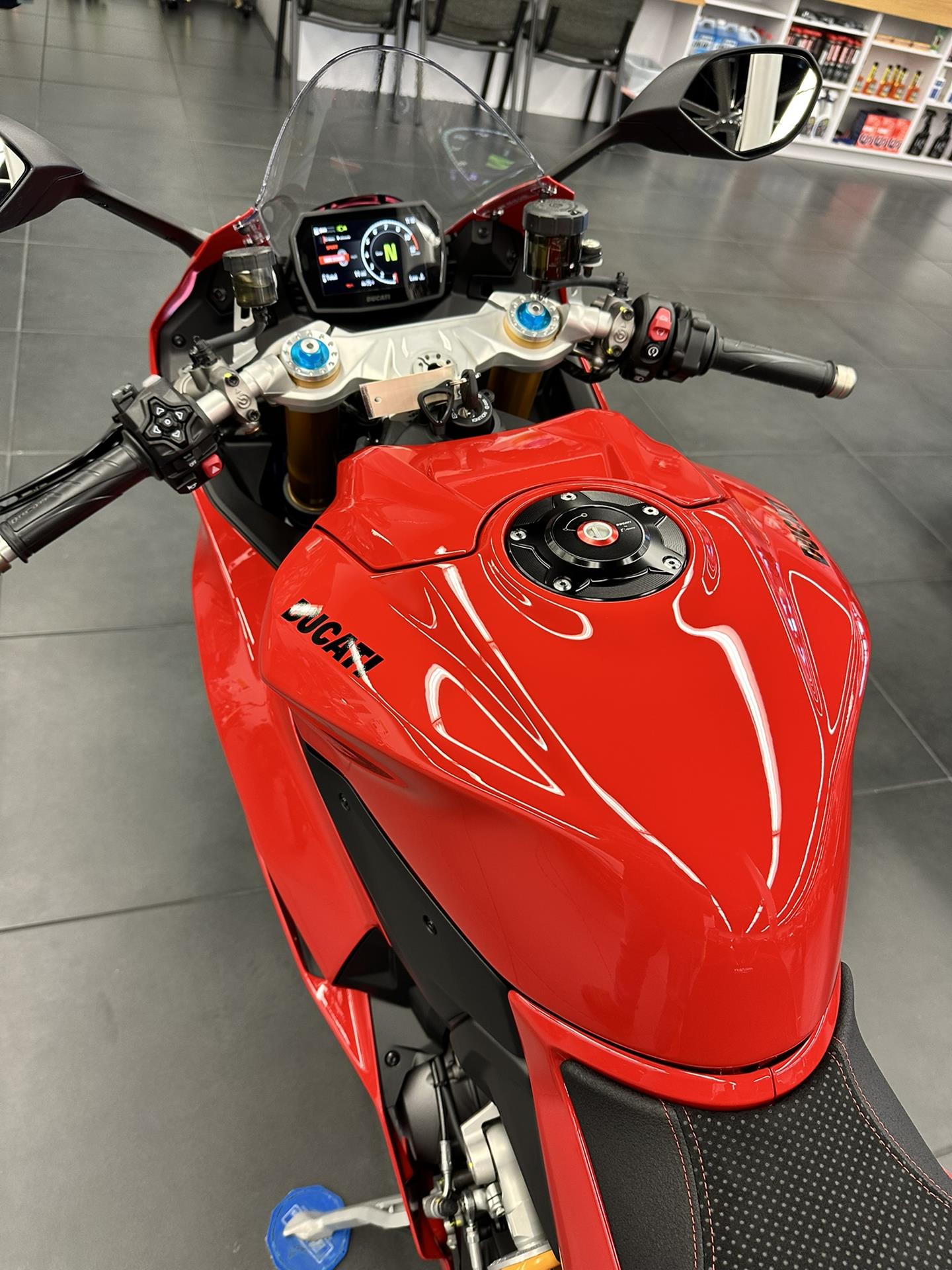 2025 Ducati Panigale V2 S in Fort Myers, Florida - Photo 14