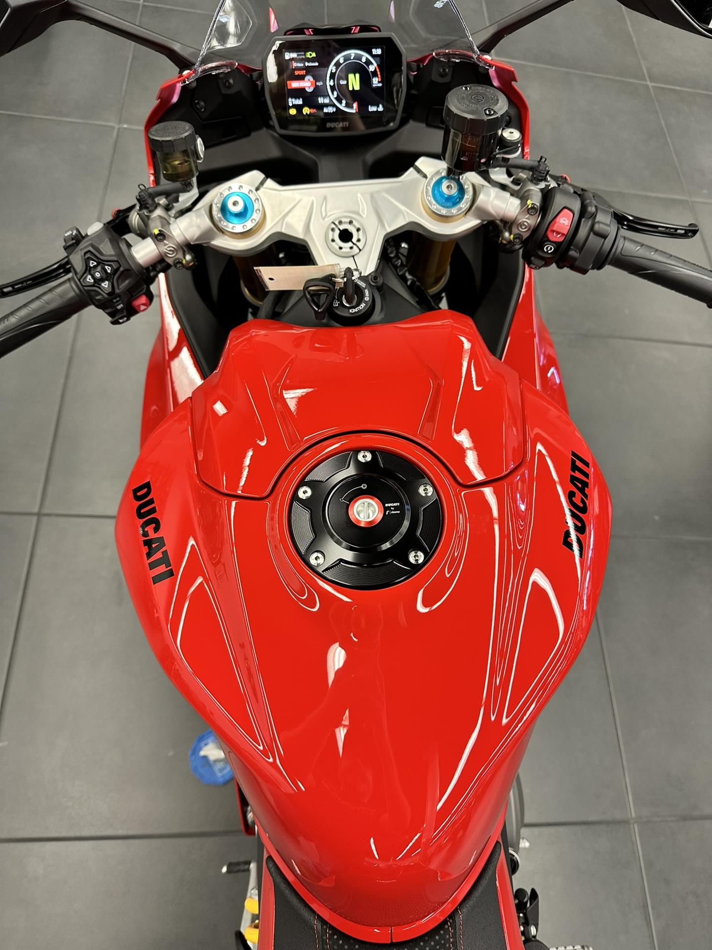 2025 Ducati Panigale V2 S in Fort Myers, Florida - Photo 15