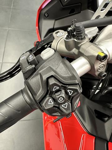 2025 Ducati Panigale V2 S in Fort Myers, Florida - Photo 20