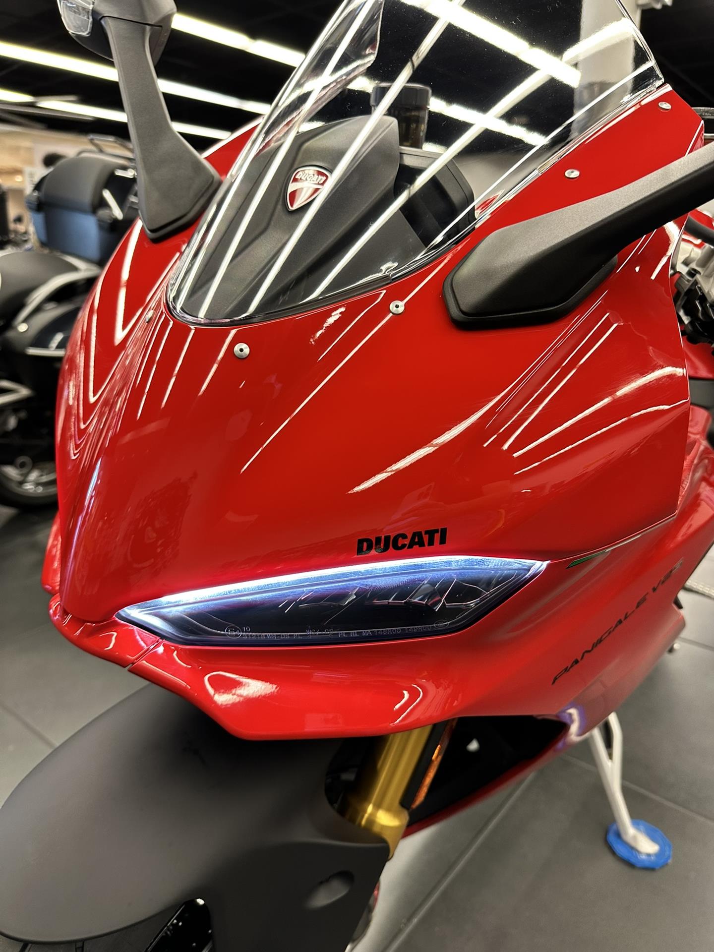 2025 Ducati Panigale V2 S in Fort Myers, Florida - Photo 21