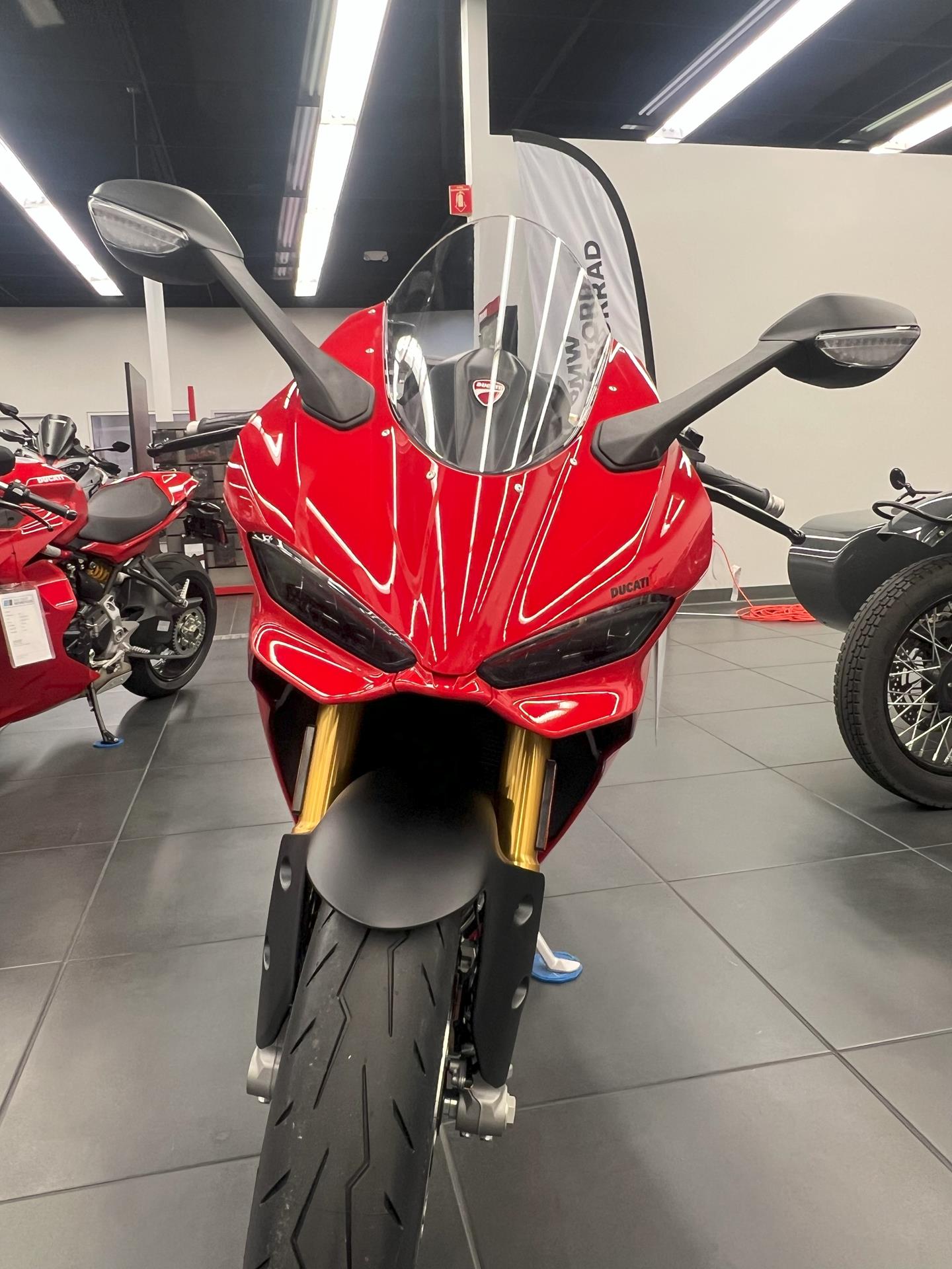 2025 Ducati Panigale V2 S in Fort Myers, Florida - Photo 2