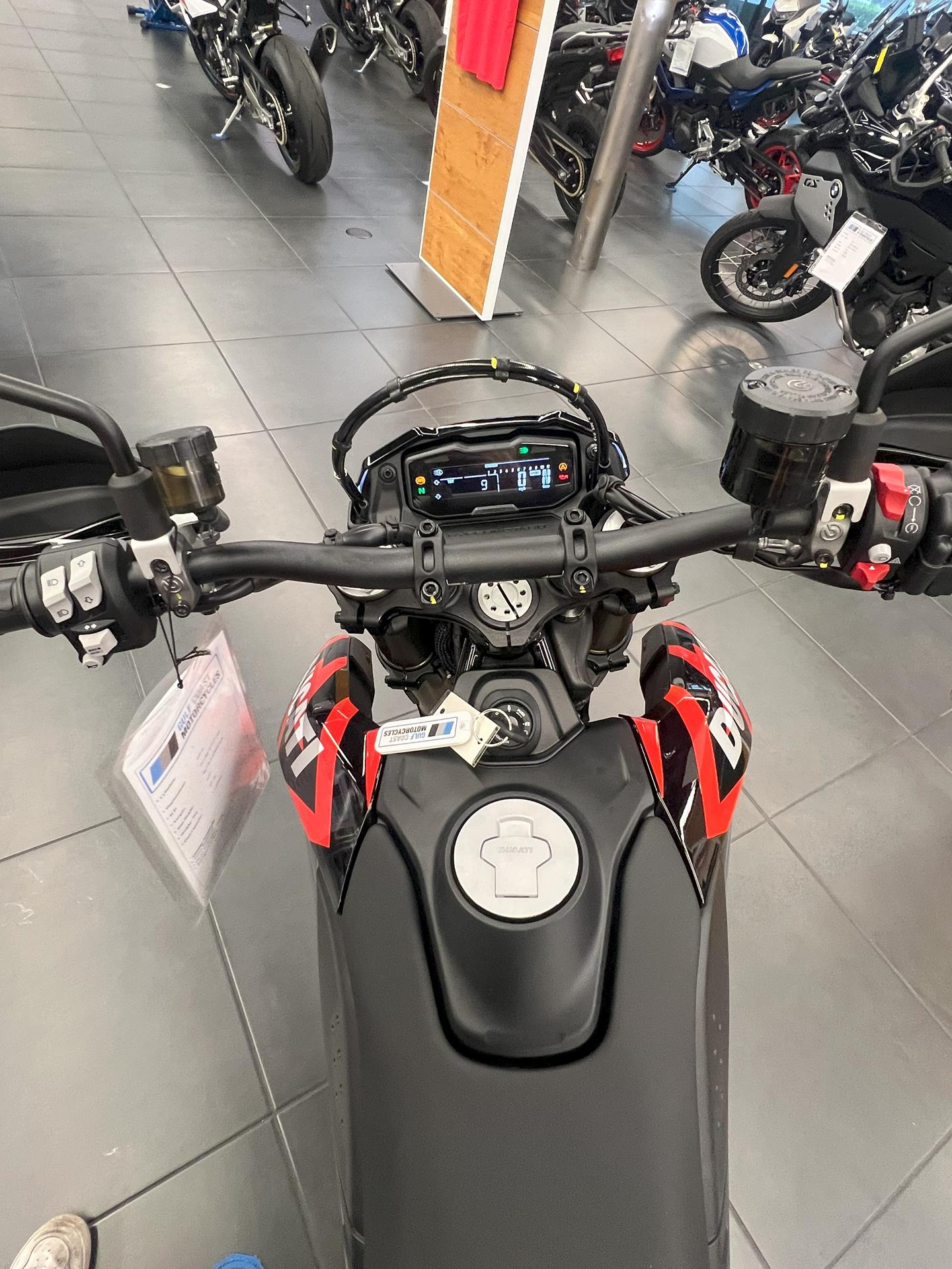2025 Ducati Hypermotard 698 Mono RVE in Fort Myers, Florida - Photo 3