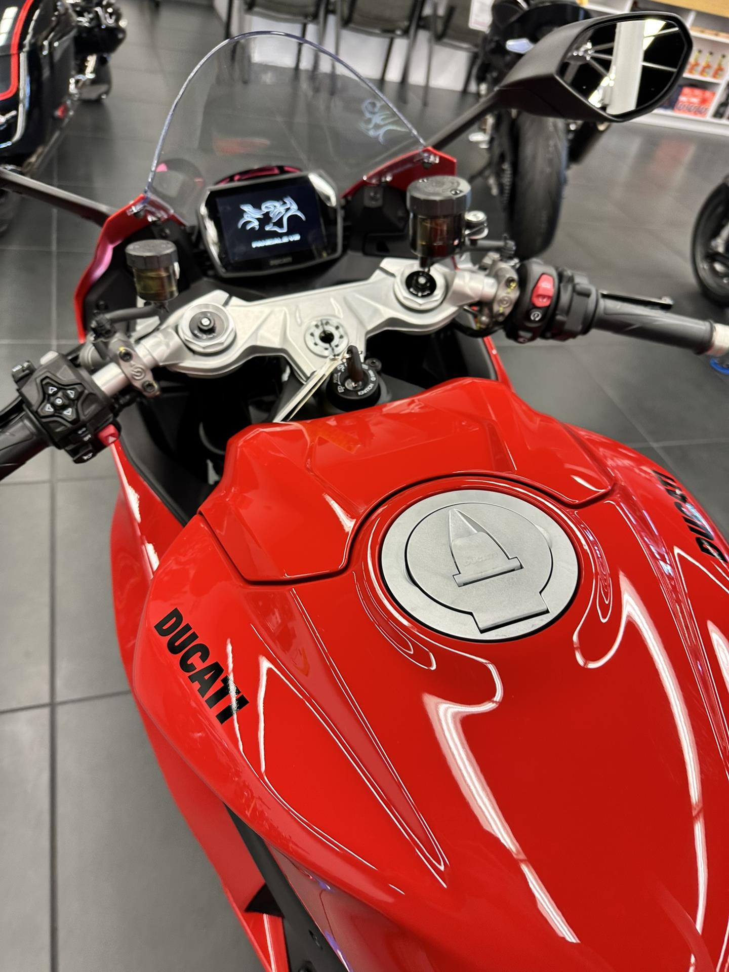 2025 Ducati Panigale V2 in Fort Myers, Florida - Photo 8
