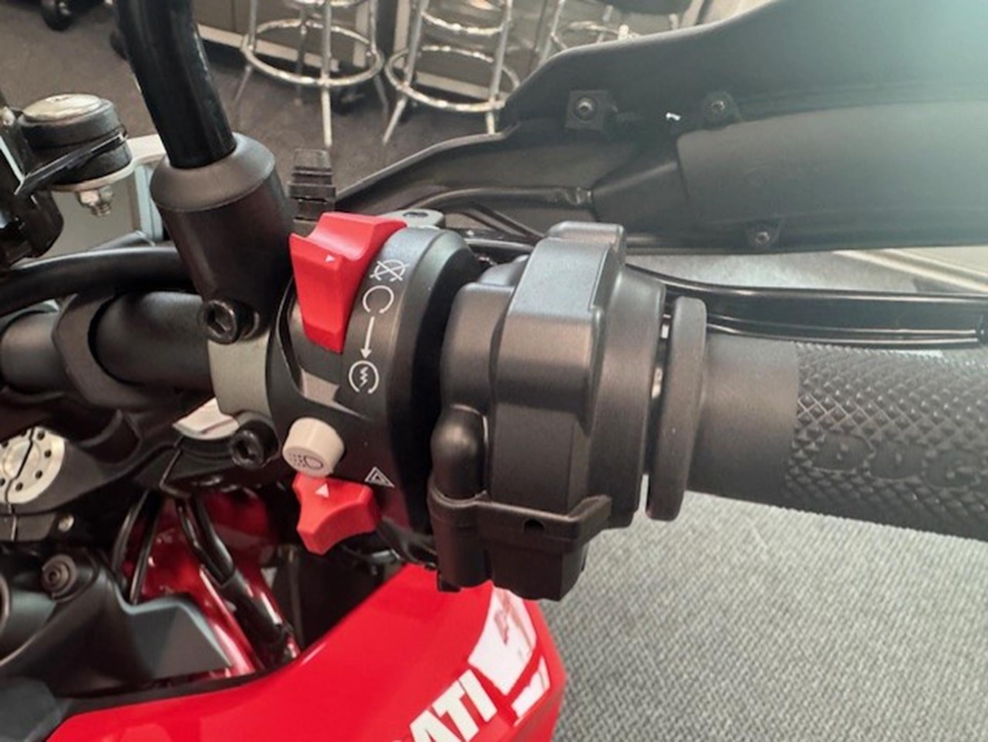 2025 Ducati Hypermotard 950 in Fort Myers, Florida - Photo 5