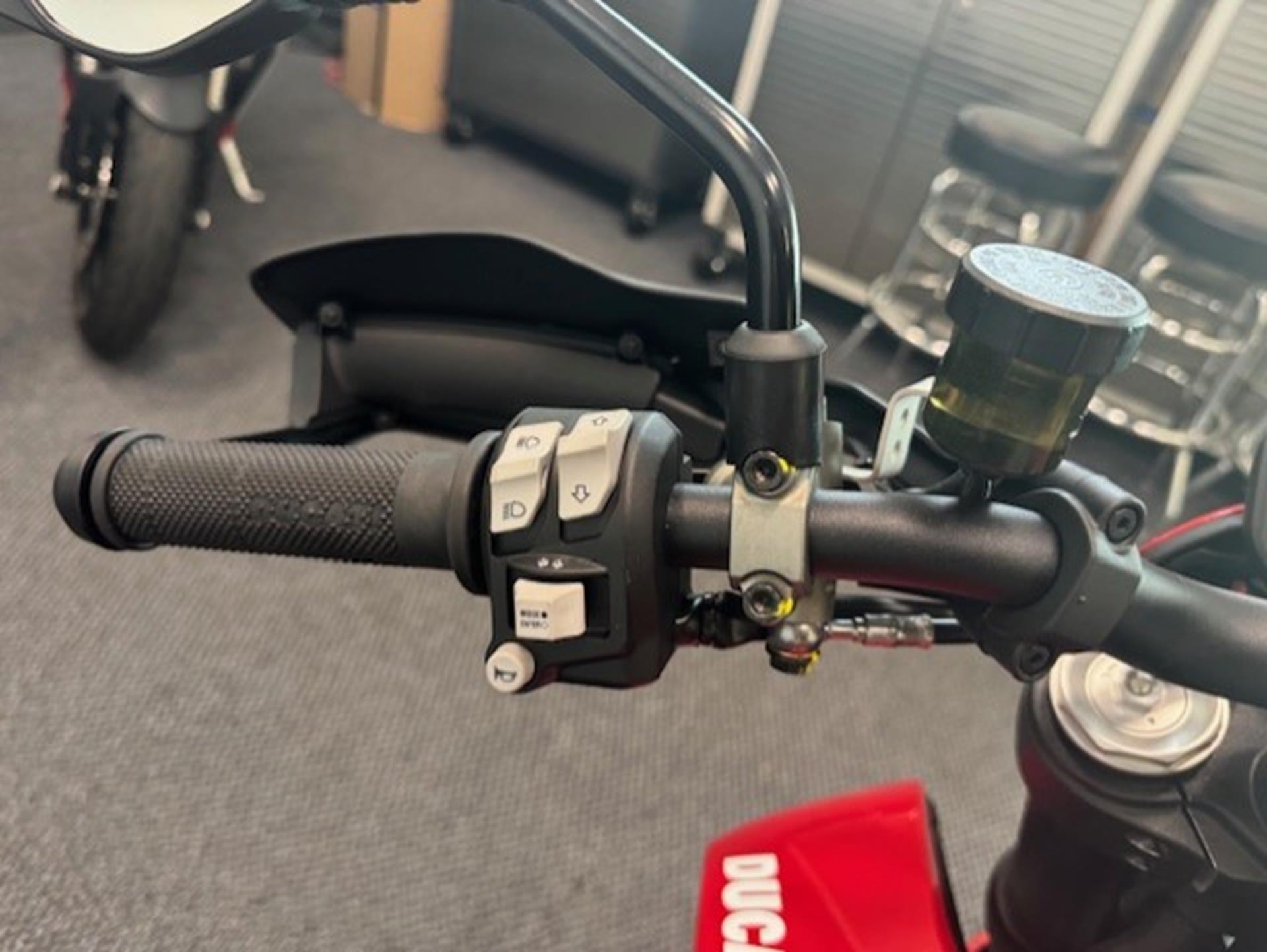 2025 Ducati Hypermotard 950 in Fort Myers, Florida - Photo 6