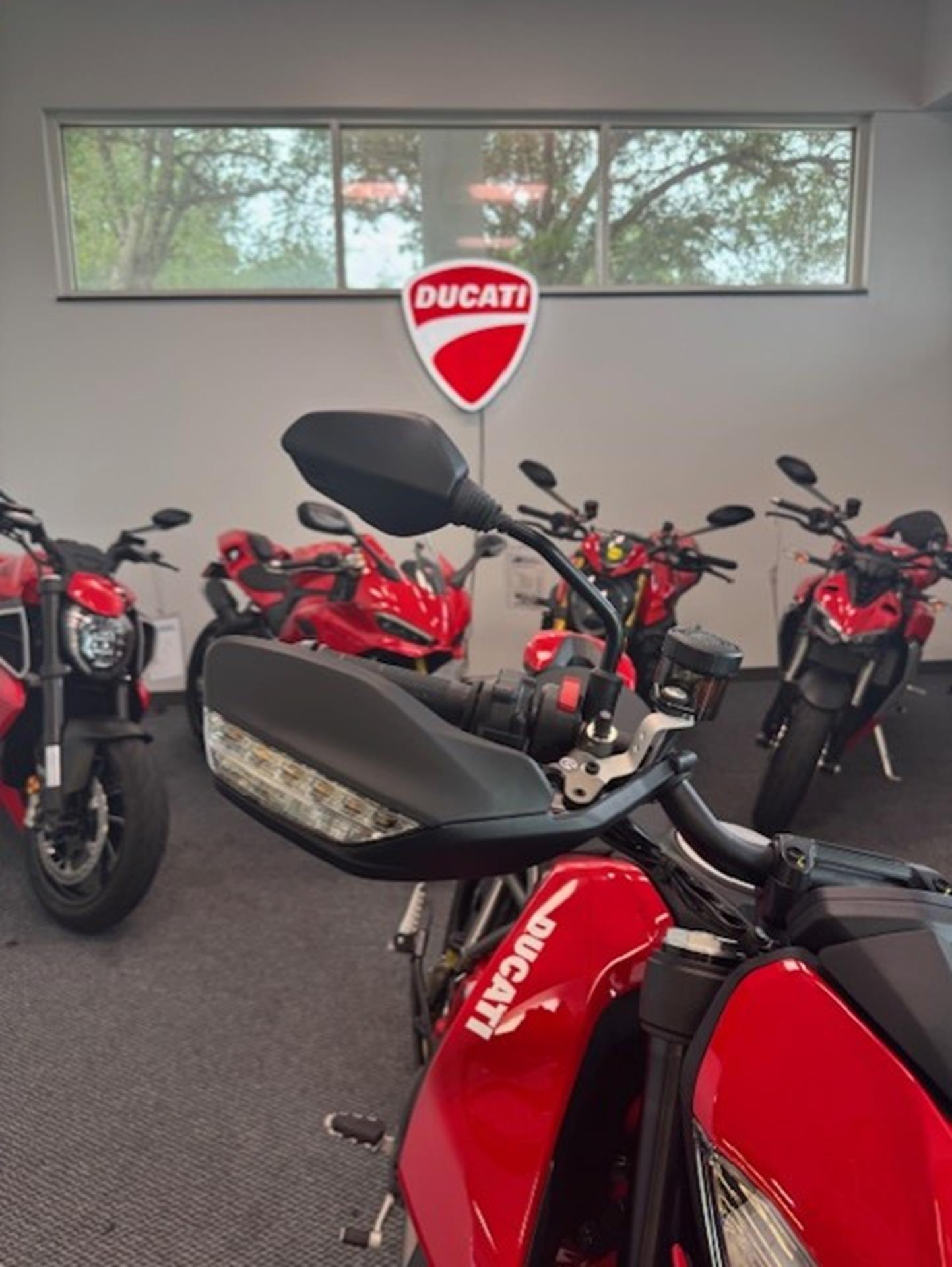 2025 Ducati Hypermotard 950 in Fort Myers, Florida - Photo 8