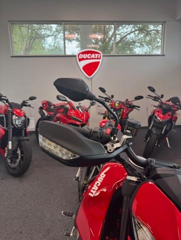 2025 Ducati Hypermotard 950 in Fort Myers, Florida - Photo 8