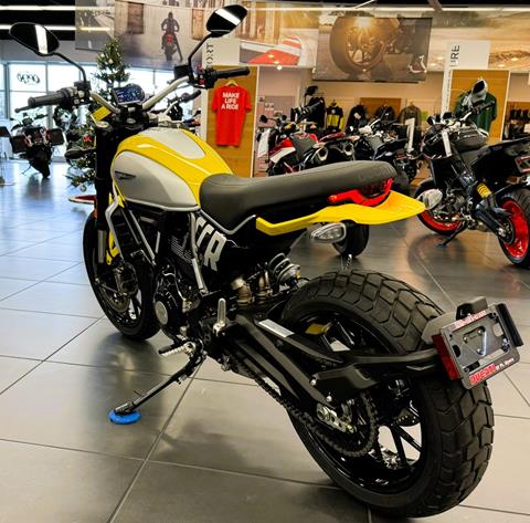 2025 Ducati Scrambler Icon in Fort Myers, Florida - Photo 5