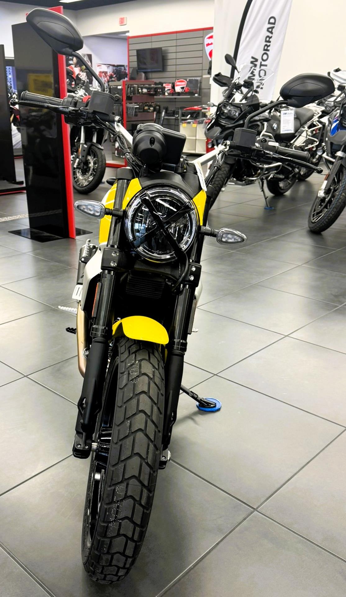 2025 Ducati Scrambler Icon in Fort Myers, Florida - Photo 9
