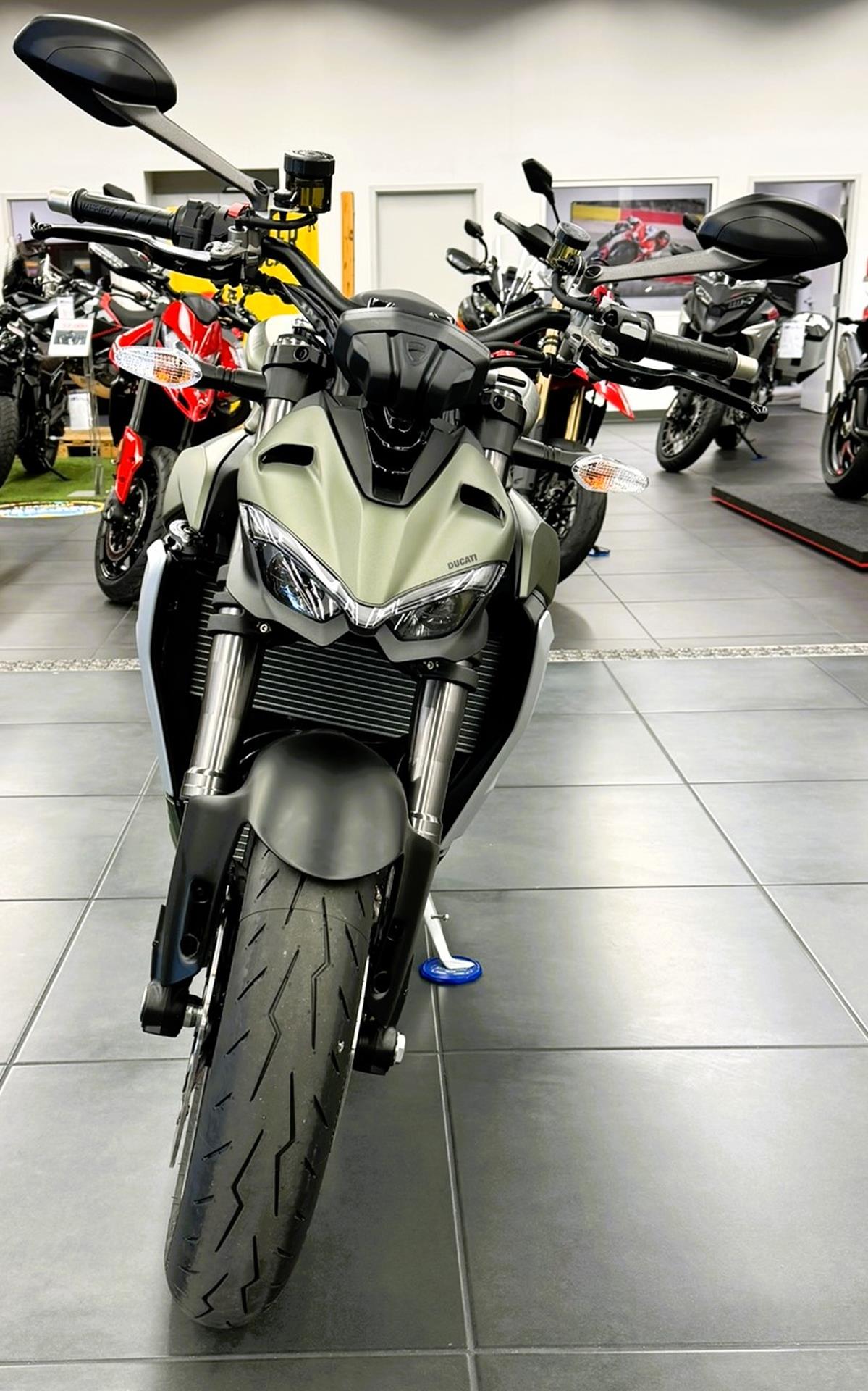 2025 Ducati Streetfighter V2 in Fort Myers, Florida - Photo 2