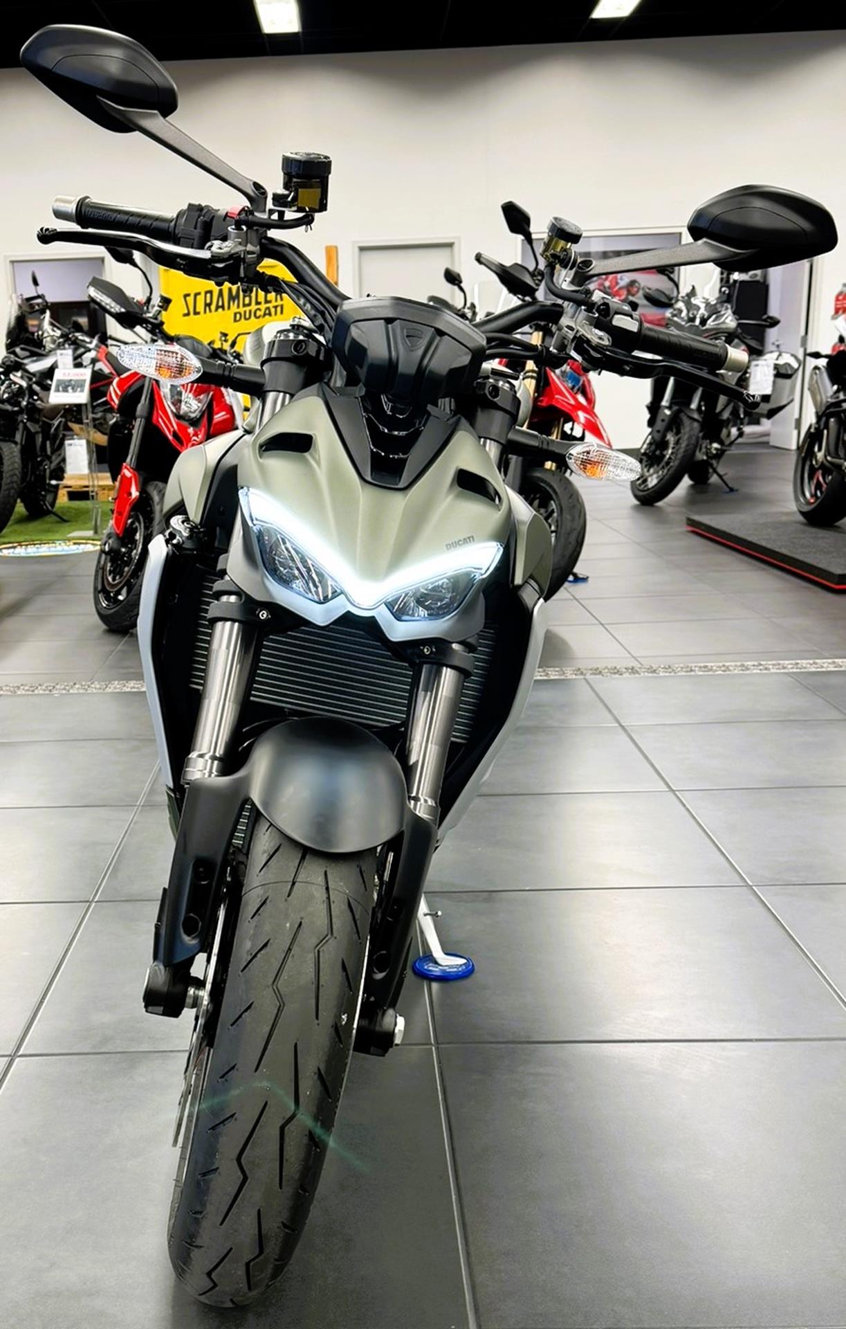 2025 Ducati Streetfighter V2 in Fort Myers, Florida - Photo 3