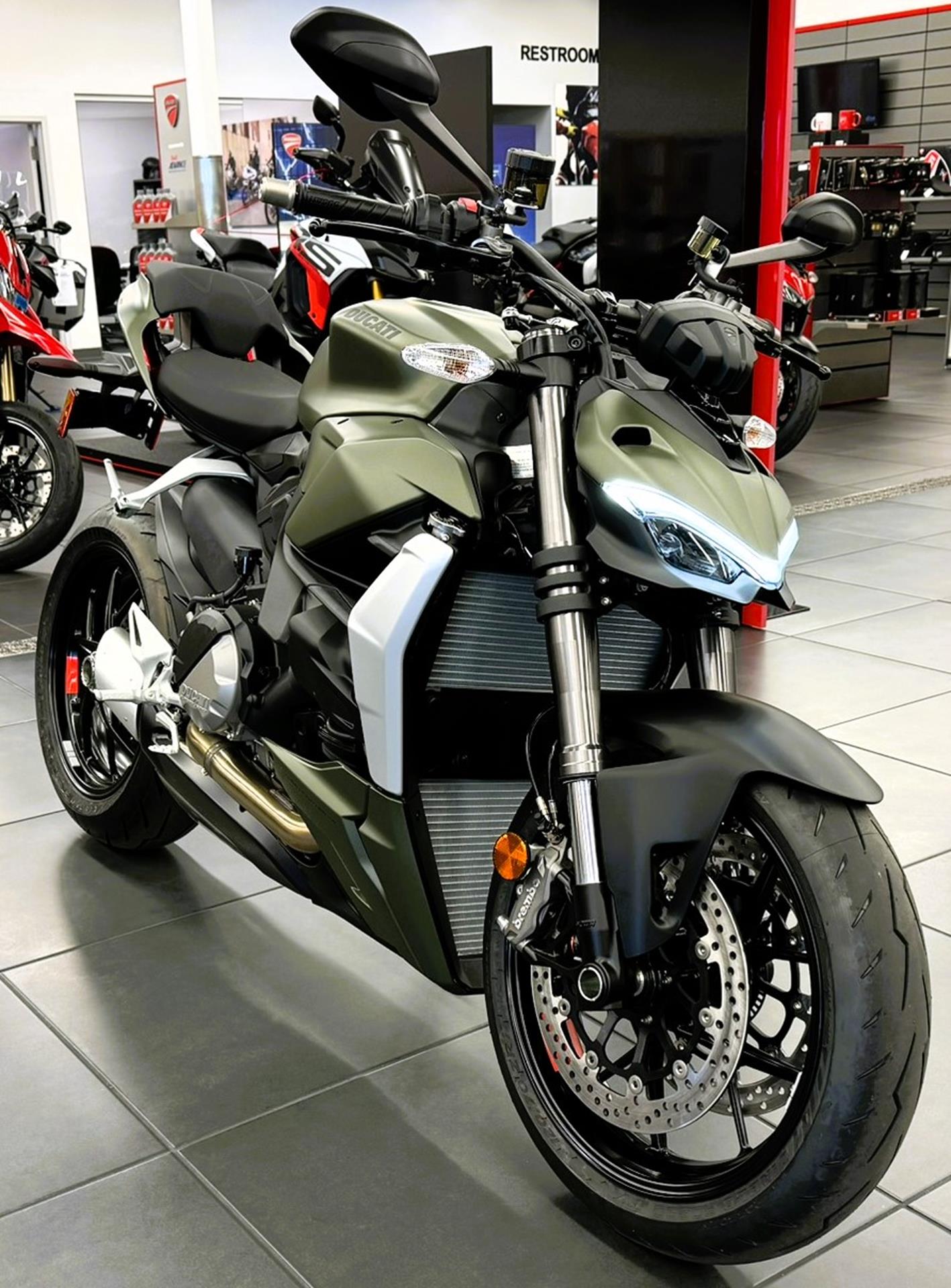 2025 Ducati Streetfighter V2 in Fort Myers, Florida - Photo 4