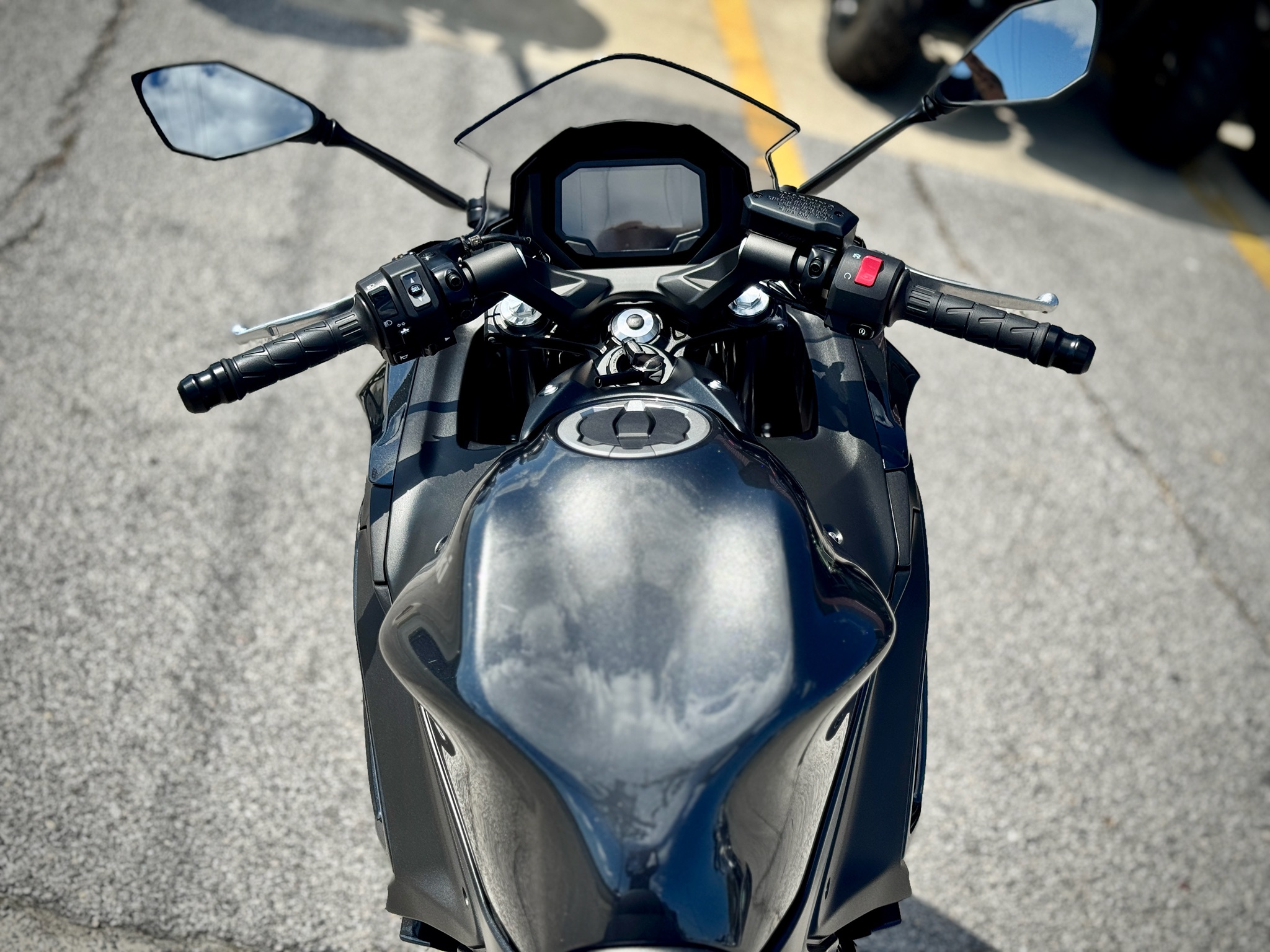 2026 Kawasaki Ninja® 650 8