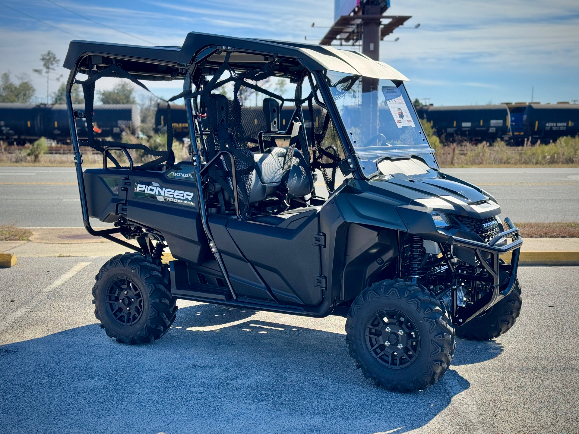 2025 Pioneer 700-4 Deluxe