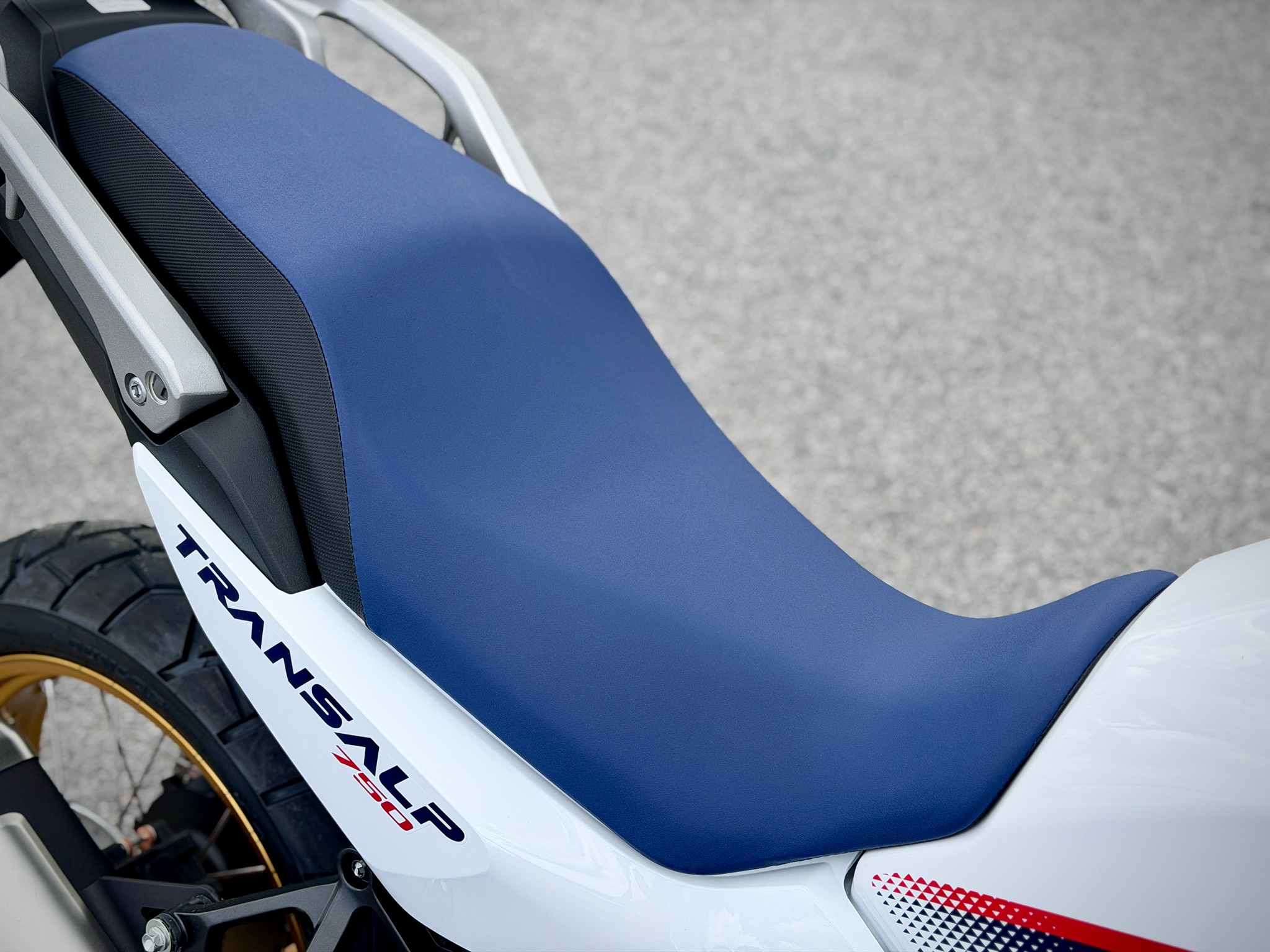 2026 Honda Transalp E-Clutch 8