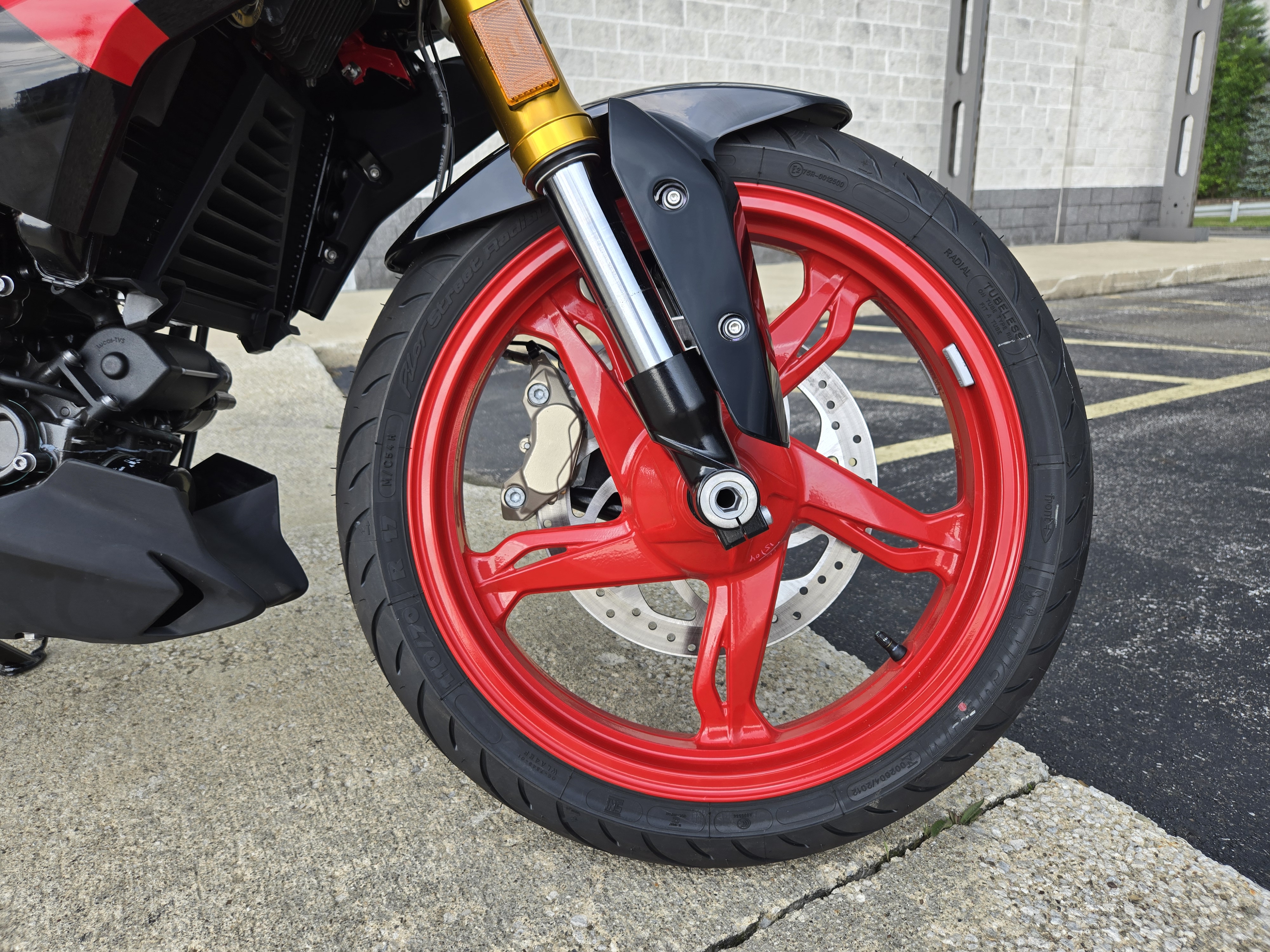 2025 BMW G 310 R 4