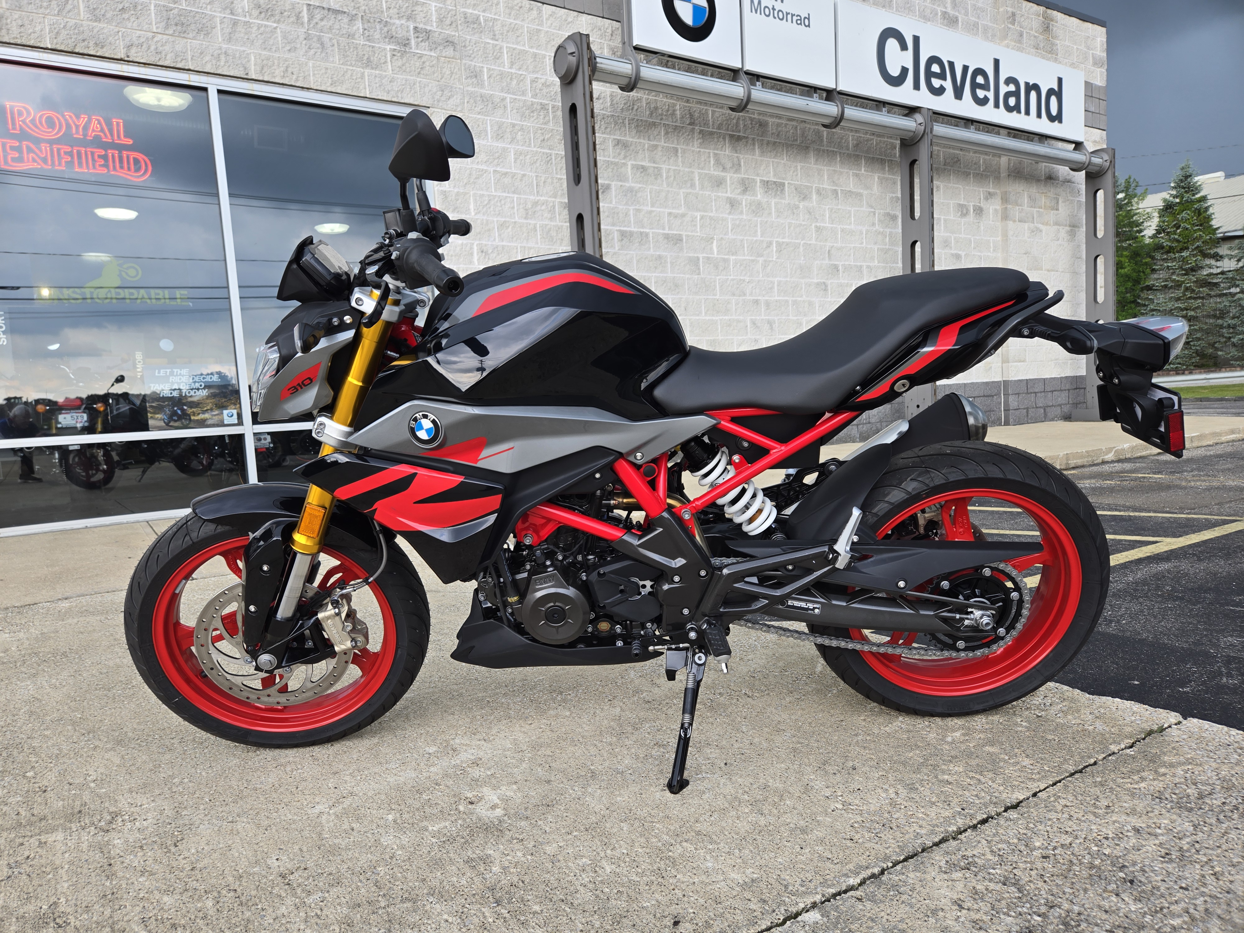 2025 BMW G 310 R 2