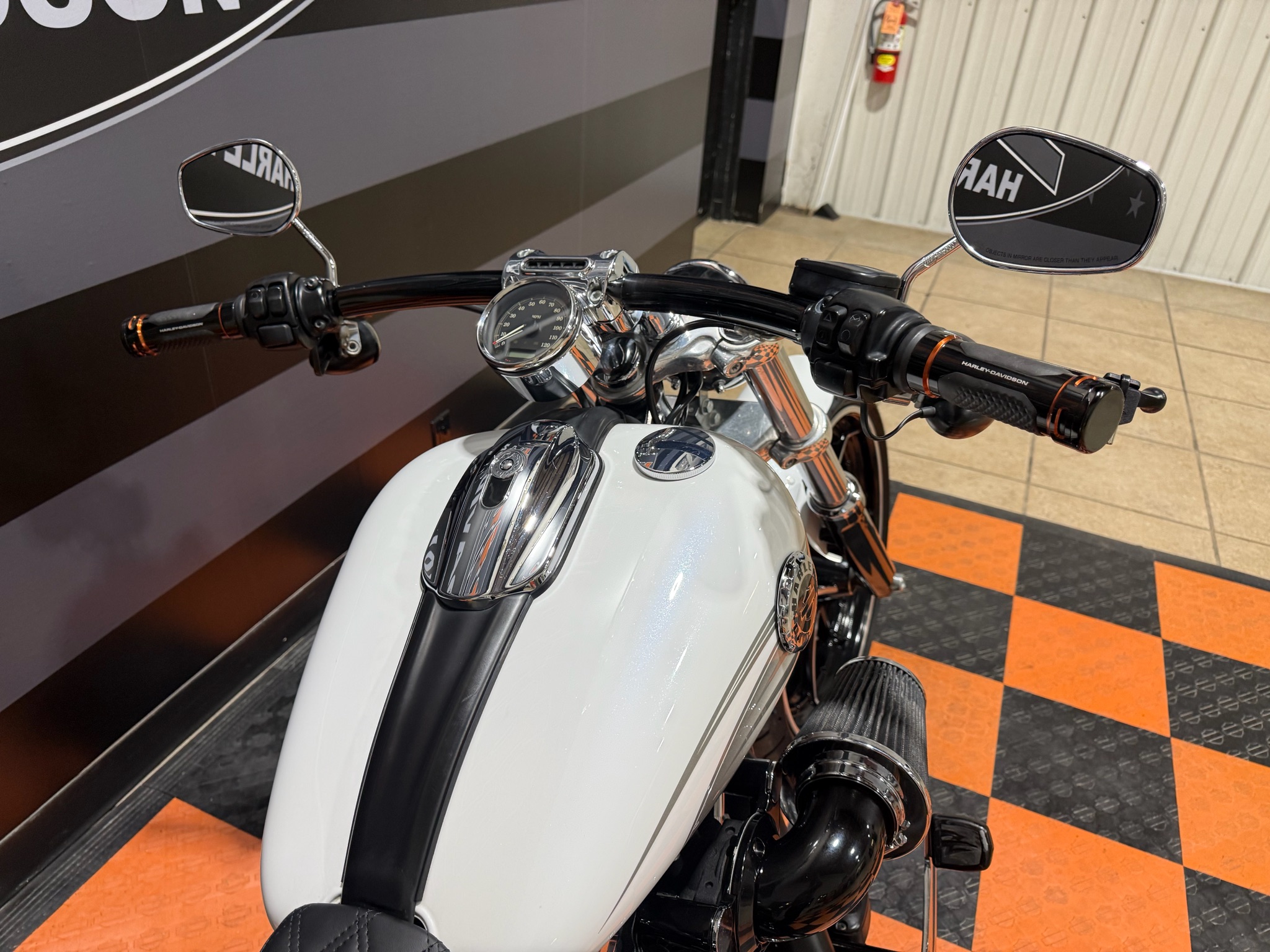 2016 Harley-Davidson Breakout® 10