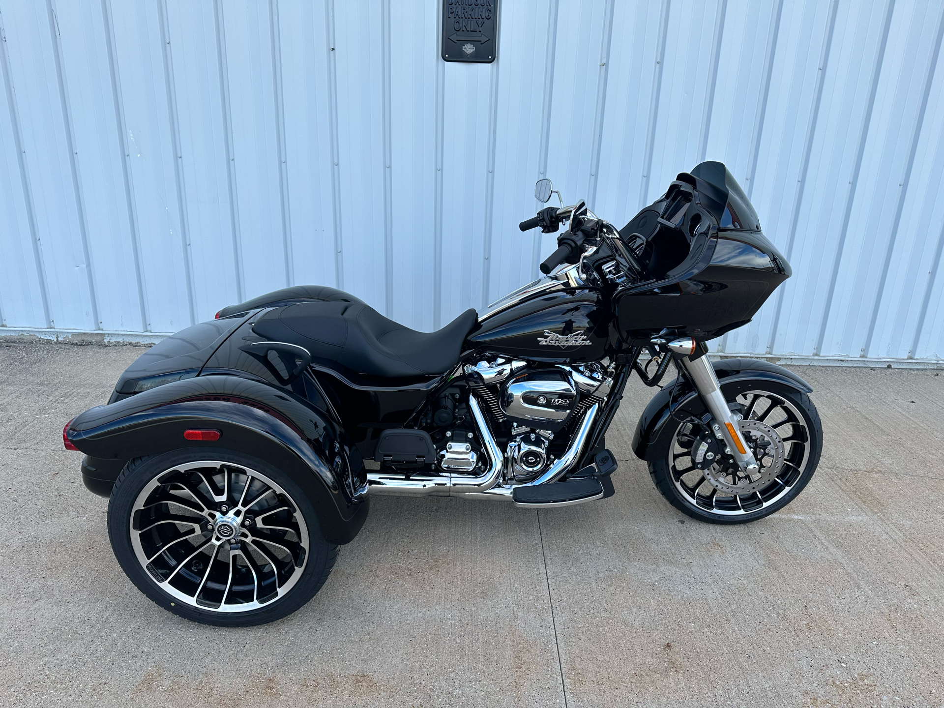 New 2024 Harley-Davidson Road Glide® 3 Vivid Black (Chrome Finish