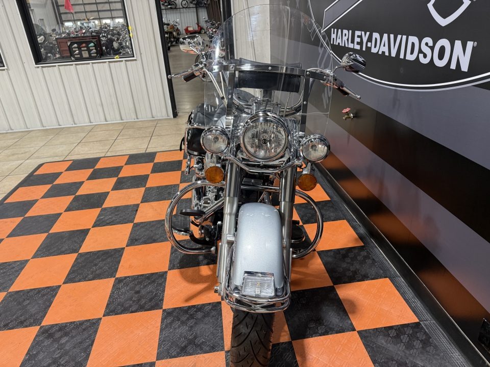 2010 Harley-Davidson Heritage Softail® Classic 3