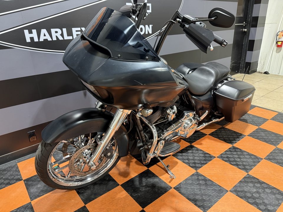 2018 Harley-Davidson Road Glide® 10