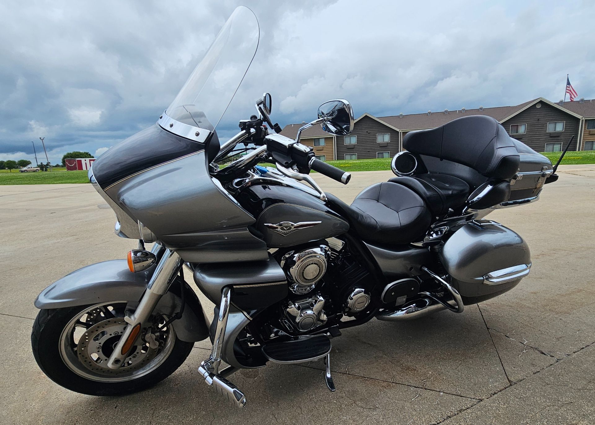 New 2010 Kawasaki Vulcan® 1700 Voyager® Metallic Midnight Sapphire