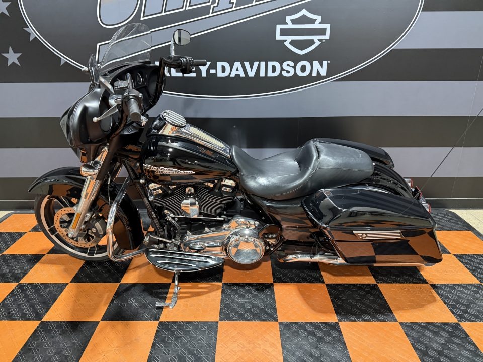 2018 Harley-Davidson Street Glide® 9
