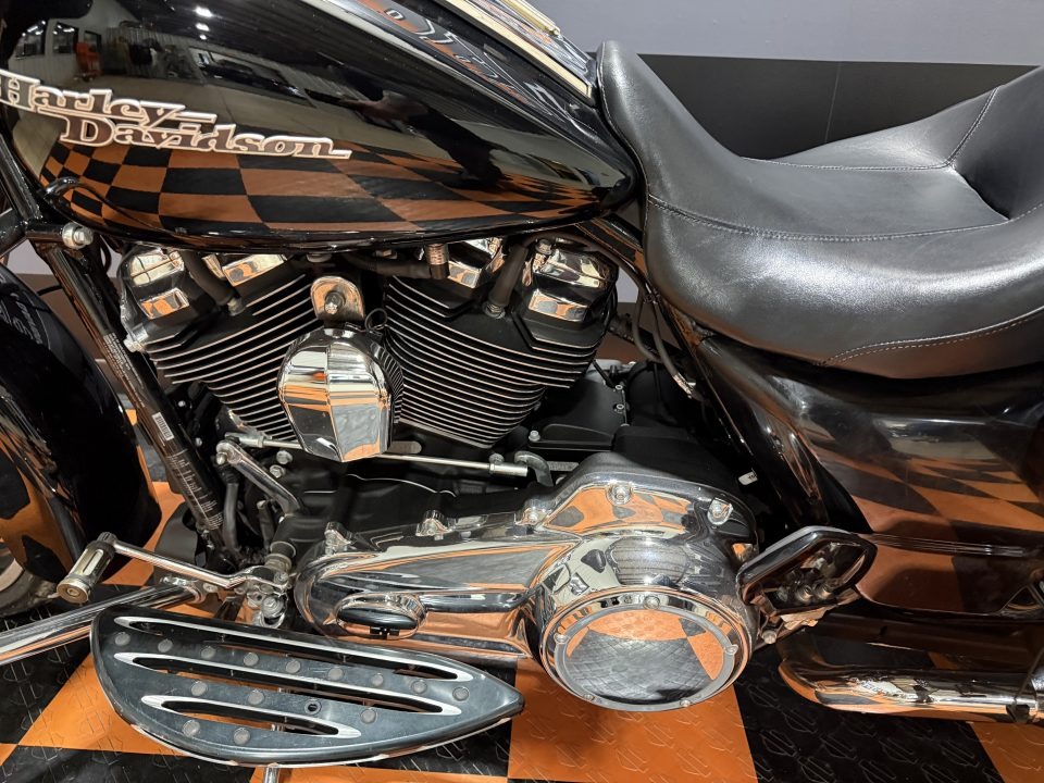 2018 Harley-Davidson Street Glide® 12
