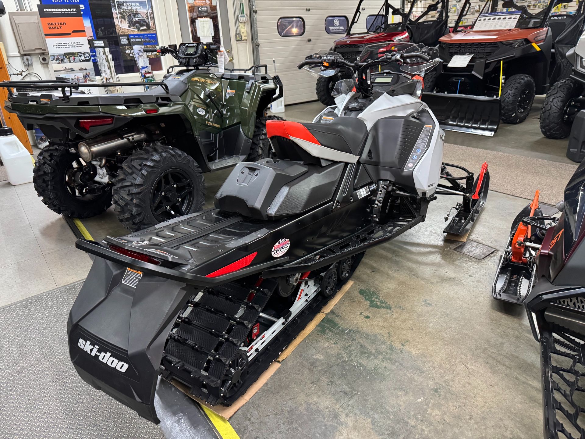 2022 Ski-Doo MXZ TNT 600R E-TEC ES RipSaw 1.25 in East Montpelier, Vermont - Photo 3